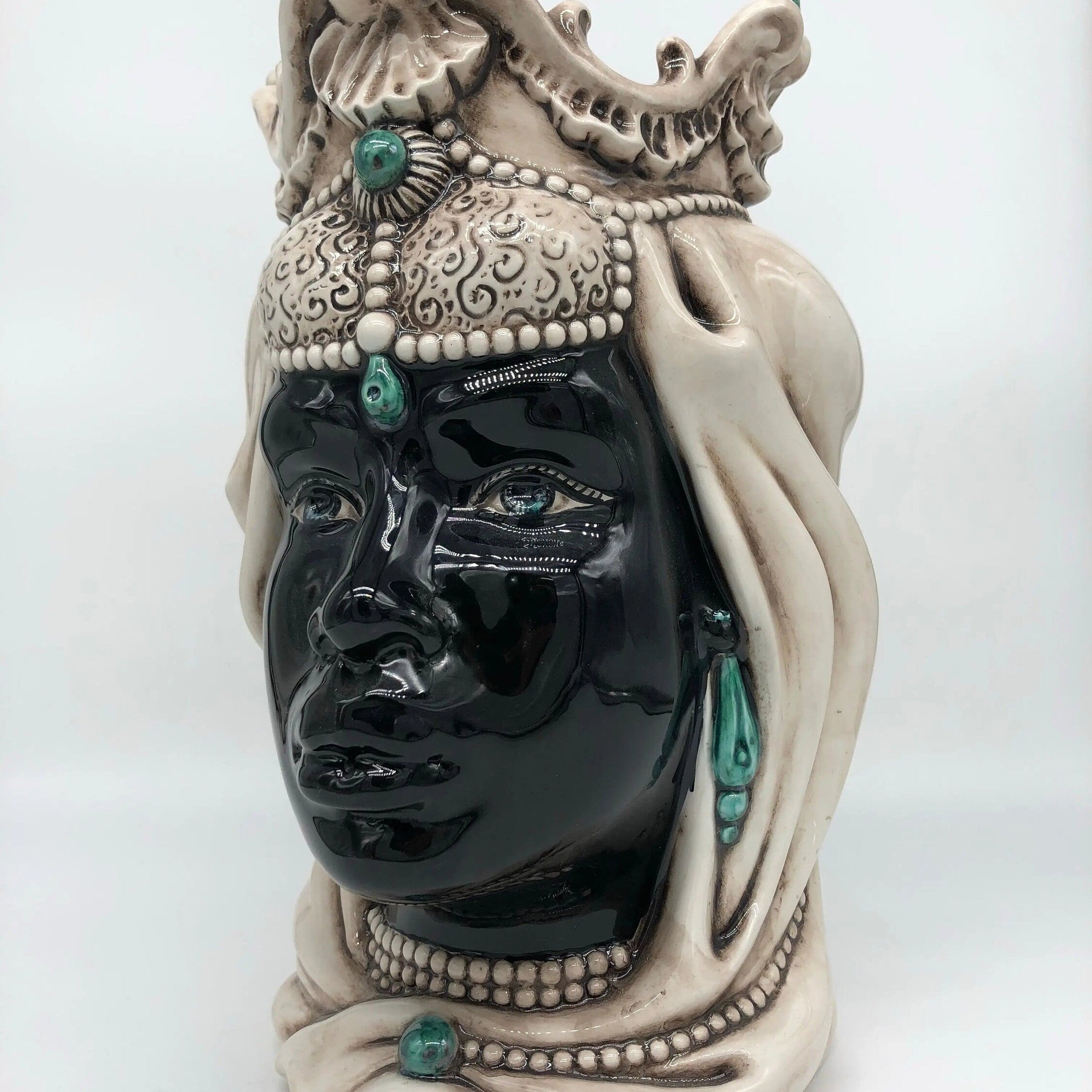 Teste di Moro Emiro Ceramica Caltagirone cm H.30 L.18 Artigianale Écru Sfere Verde DD CERAMICHE SICILIANE