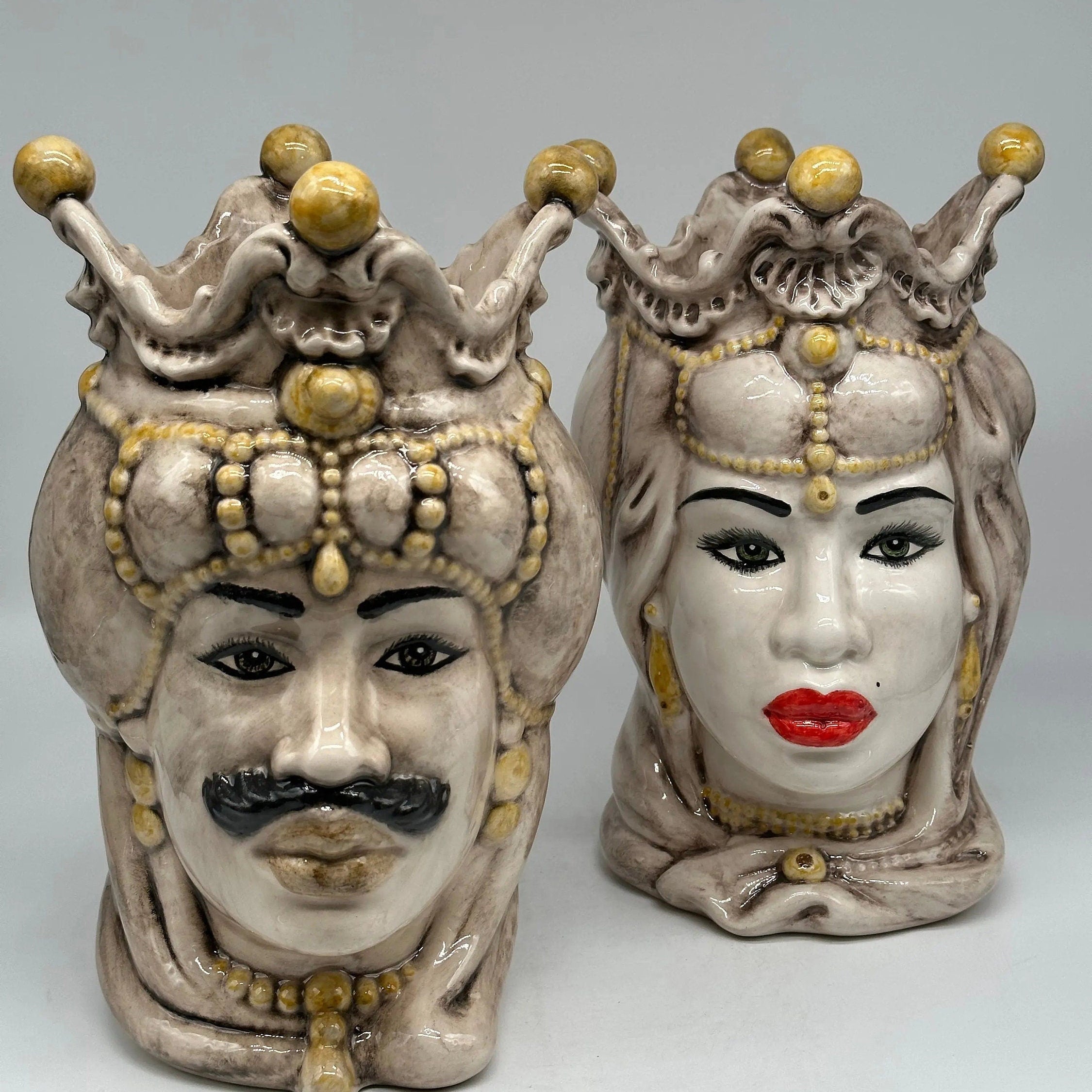 Teste di Moro Emiro Ceramica Caltagirone cm H.30 L.18 Artigianale Écru Sfere Giallo DD CERAMICHE SICILIANE