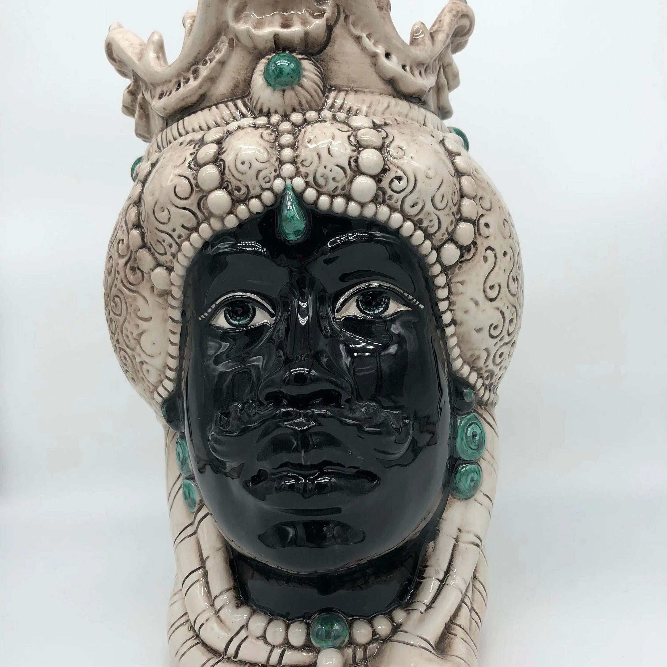 Teste di Moro Emiro Ceramica Caltagirone cm H.30 L.18 Artigianale Écru Sfere Verde DD CERAMICHE SICILIANE