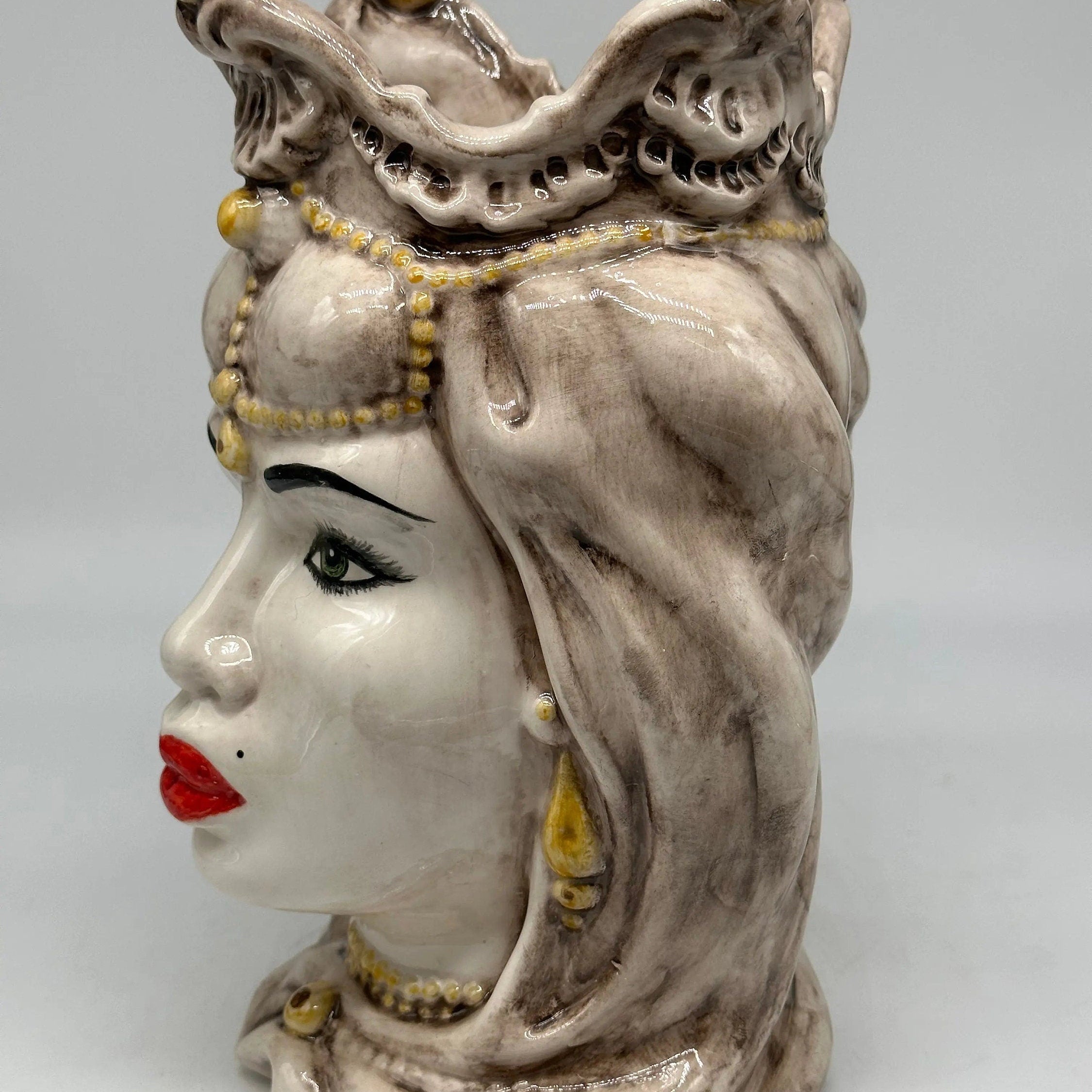 Teste di Moro Emiro Ceramica Caltagirone cm H.30 L.18 Artigianale Écru Sfere Giallo DD CERAMICHE SICILIANE