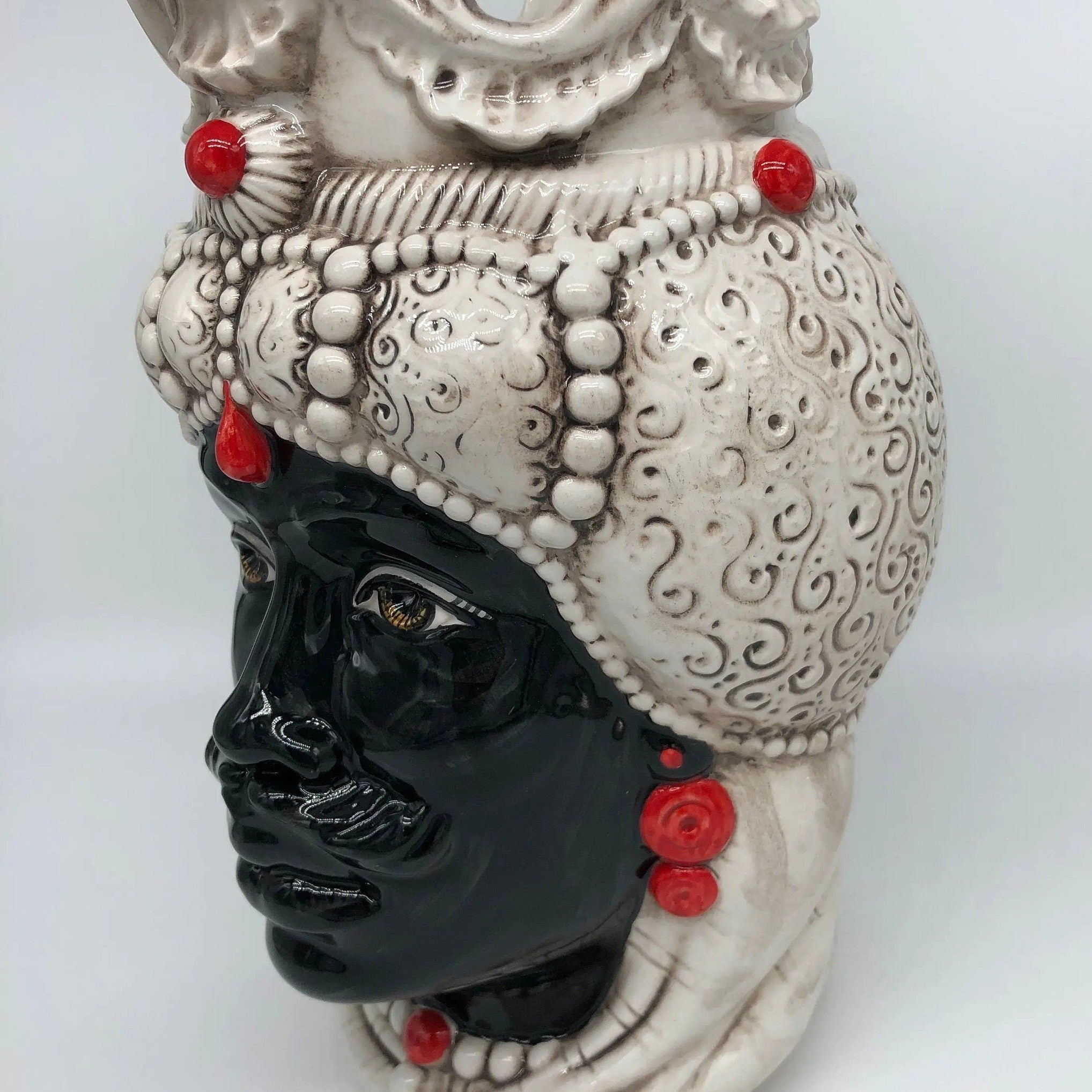 Teste di Moro Emiro Ceramica Caltagirone cm H.30 L.18 Artigianale Écru Sfere Rosso DD CERAMICHE SICILIANE