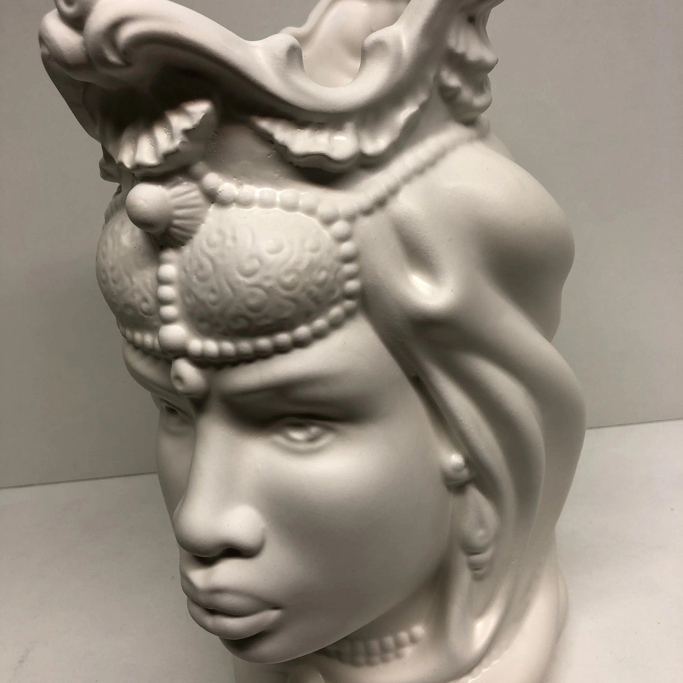 Teste di Moro Emiro Ceramica Caltagirone cm H.30 L.18 Artigianale Bianco Opaco DD CERAMICHE SICILIANE