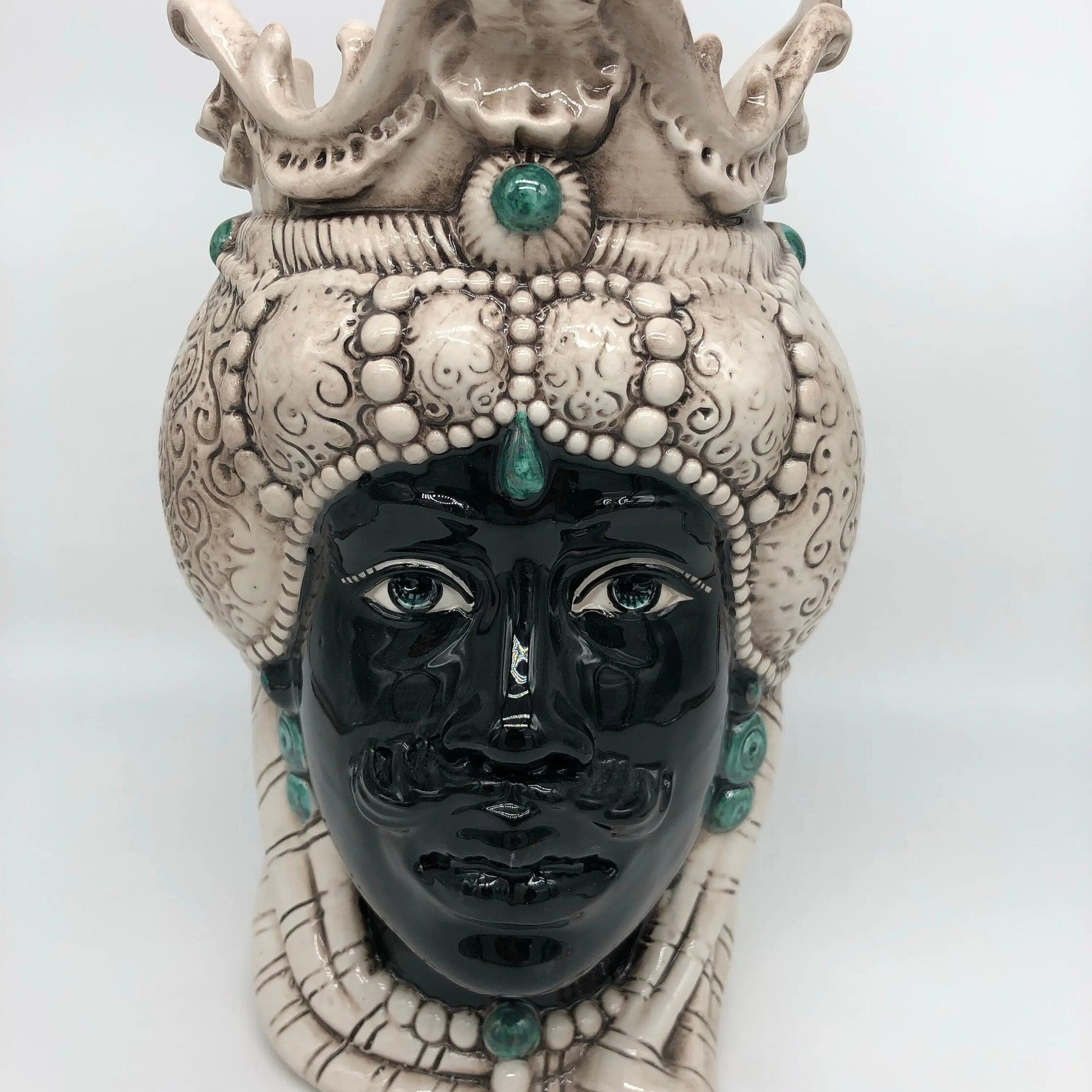 Teste di Moro Emiro Ceramica Caltagirone cm H.30 L.18 Artigianale Écru Sfere Verde DD CERAMICHE SICILIANE