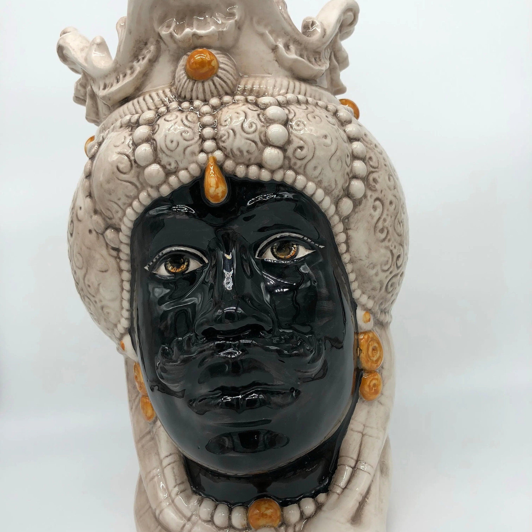 Teste di Moro Emiro Ceramica Caltagirone cm H.30 L.18 Artigianale Écru Sfere Arancio DD CERAMICHE SICILIANE