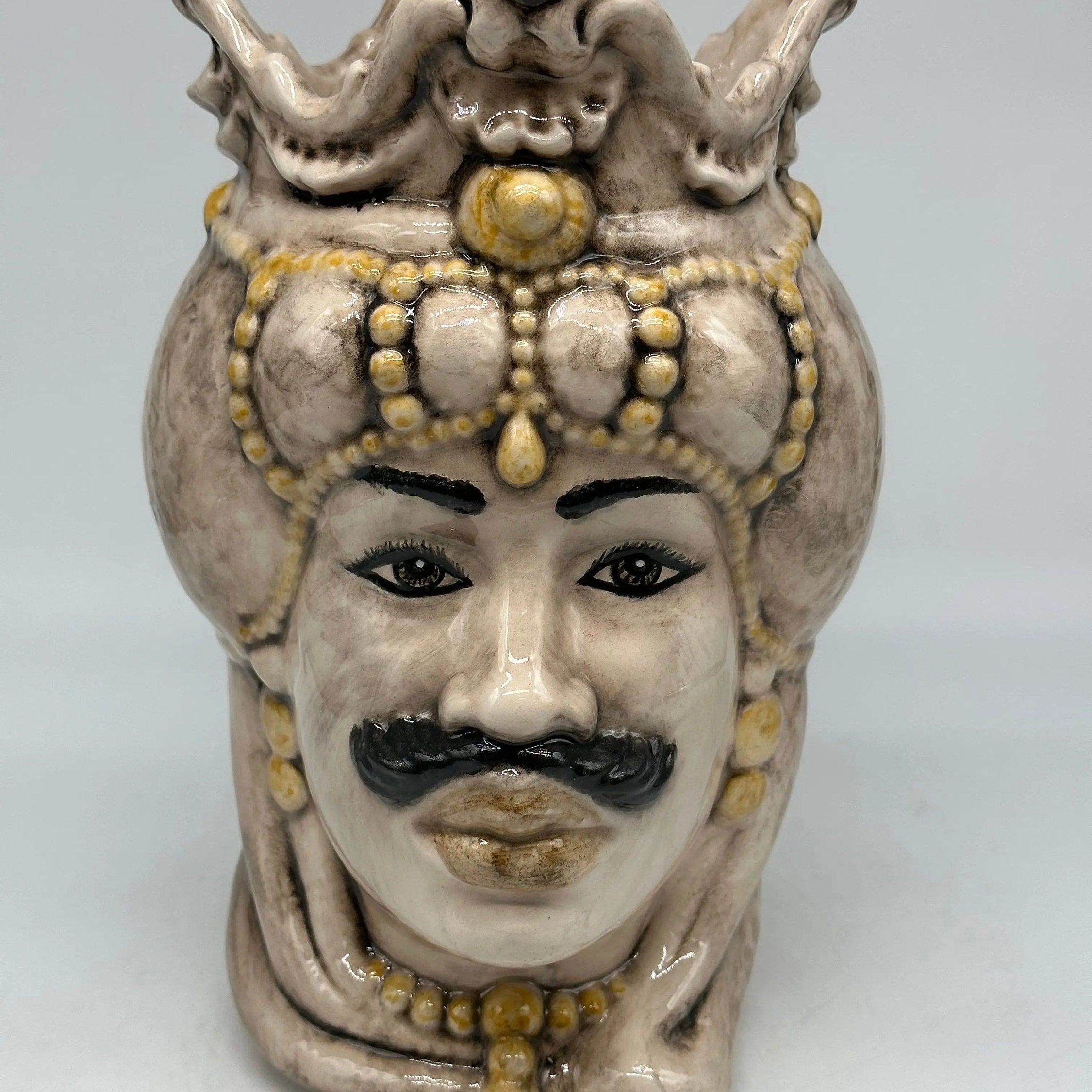 Teste di Moro Emiro Ceramica Caltagirone cm H.30 L.18 Artigianale Écru Sfere Giallo DD CERAMICHE SICILIANE