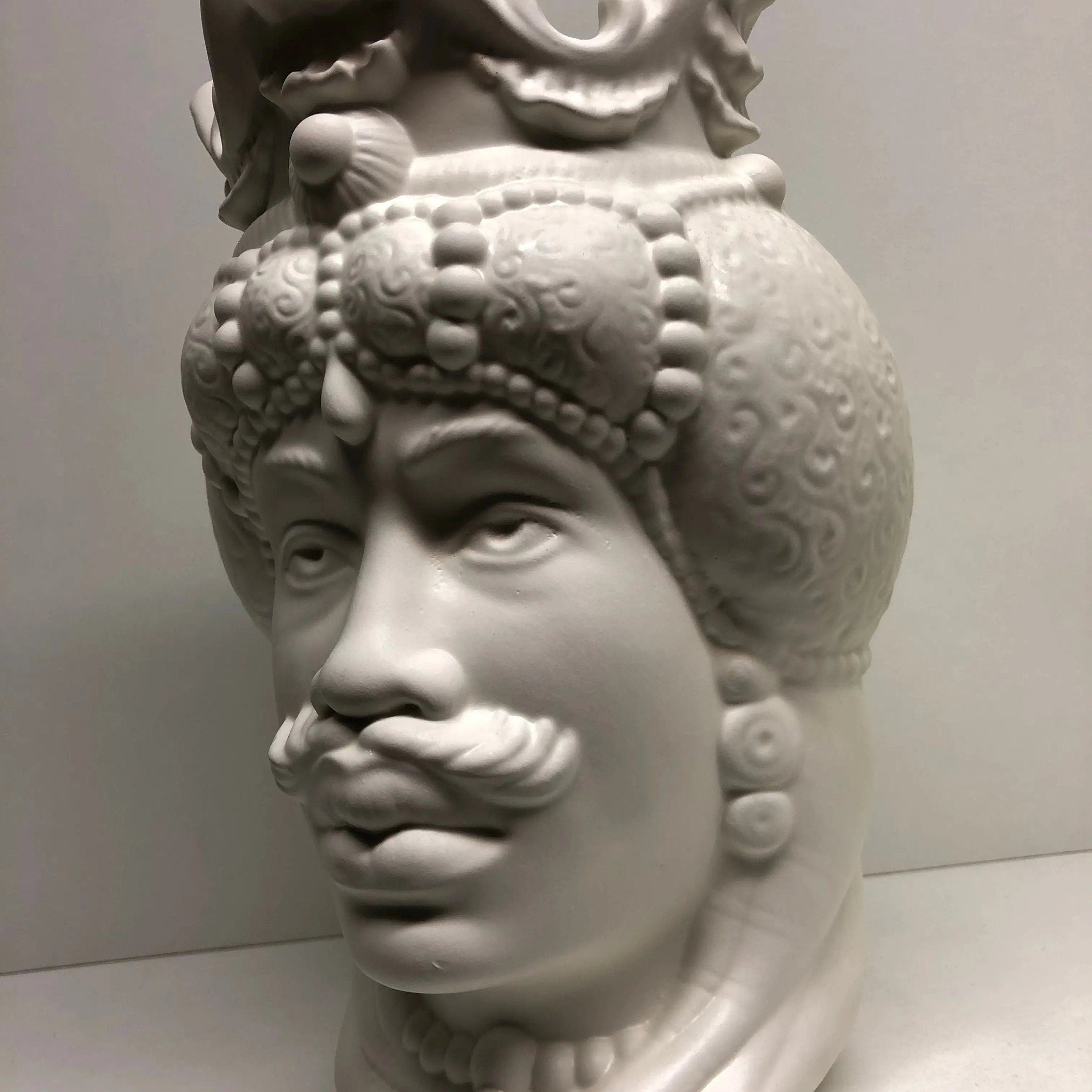 Teste di Moro Emiro Ceramica Caltagirone cm H.30 L.18 Artigianale Bianco Opaco DD CERAMICHE SICILIANE