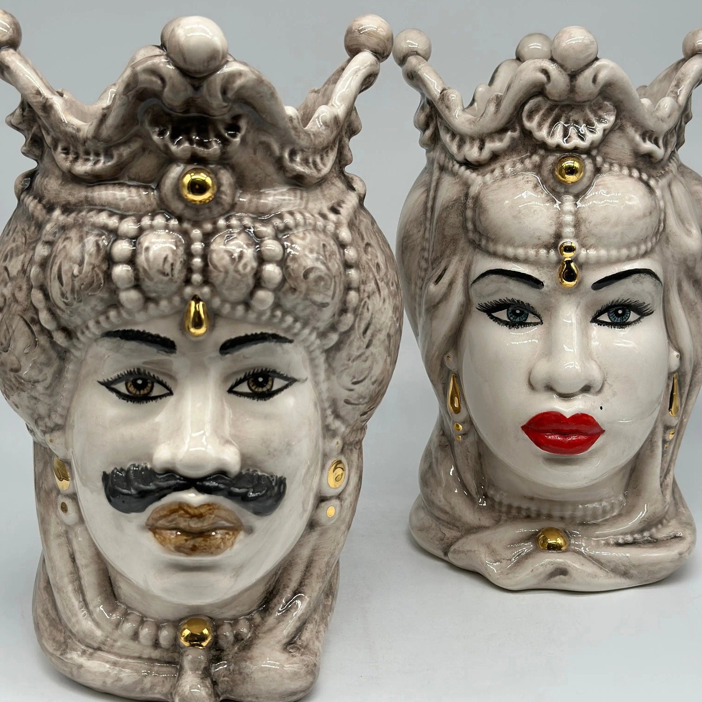 Teste di Moro Emiro Ceramica Caltagirone cm H.30 L.18 Artigianale Écru con dettagli Oro Zecchino DD CERAMICHE SICILIANE