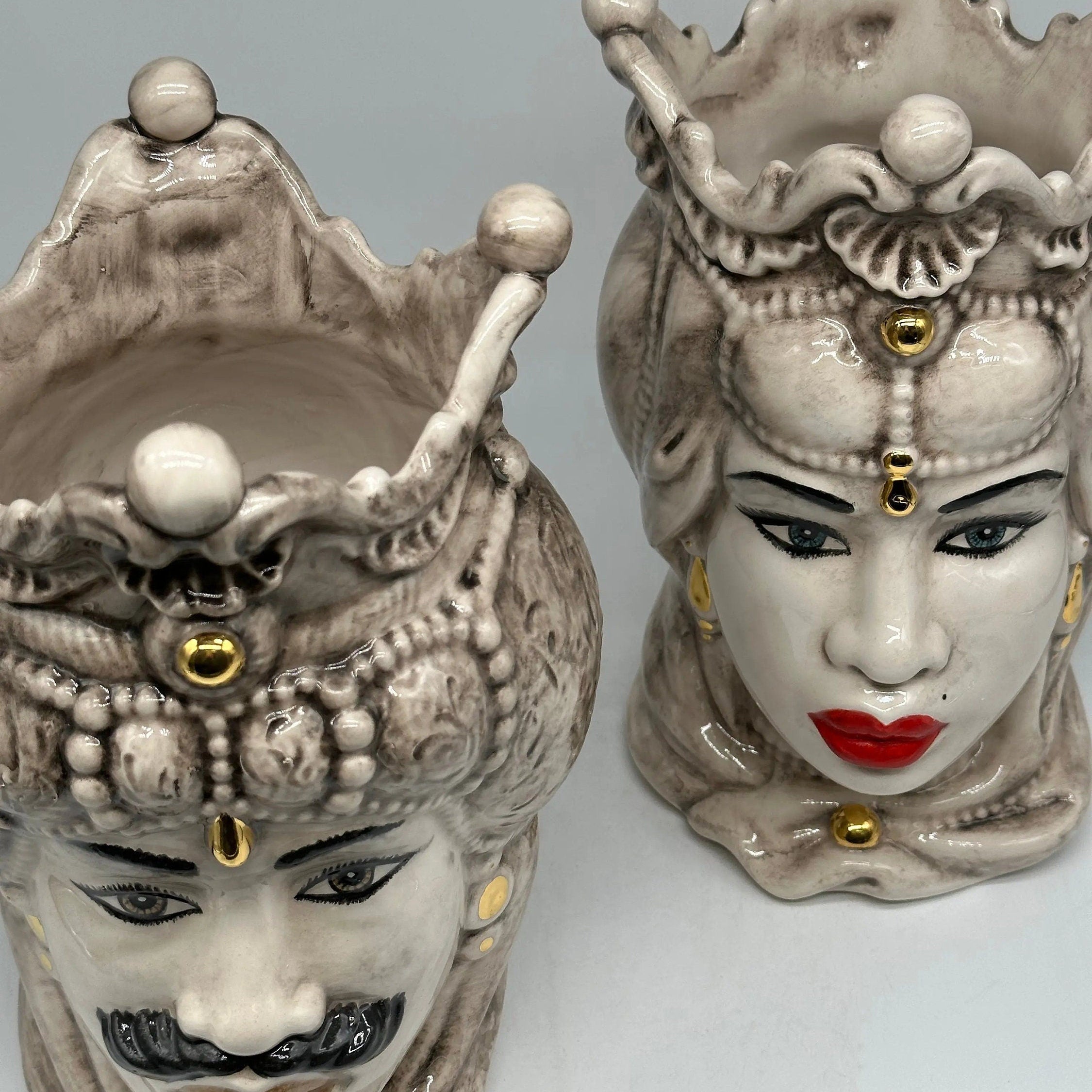 Teste di Moro Emiro Ceramica Caltagirone cm H.30 L.18 Artigianale Écru con dettagli Oro Zecchino DD CERAMICHE SICILIANE