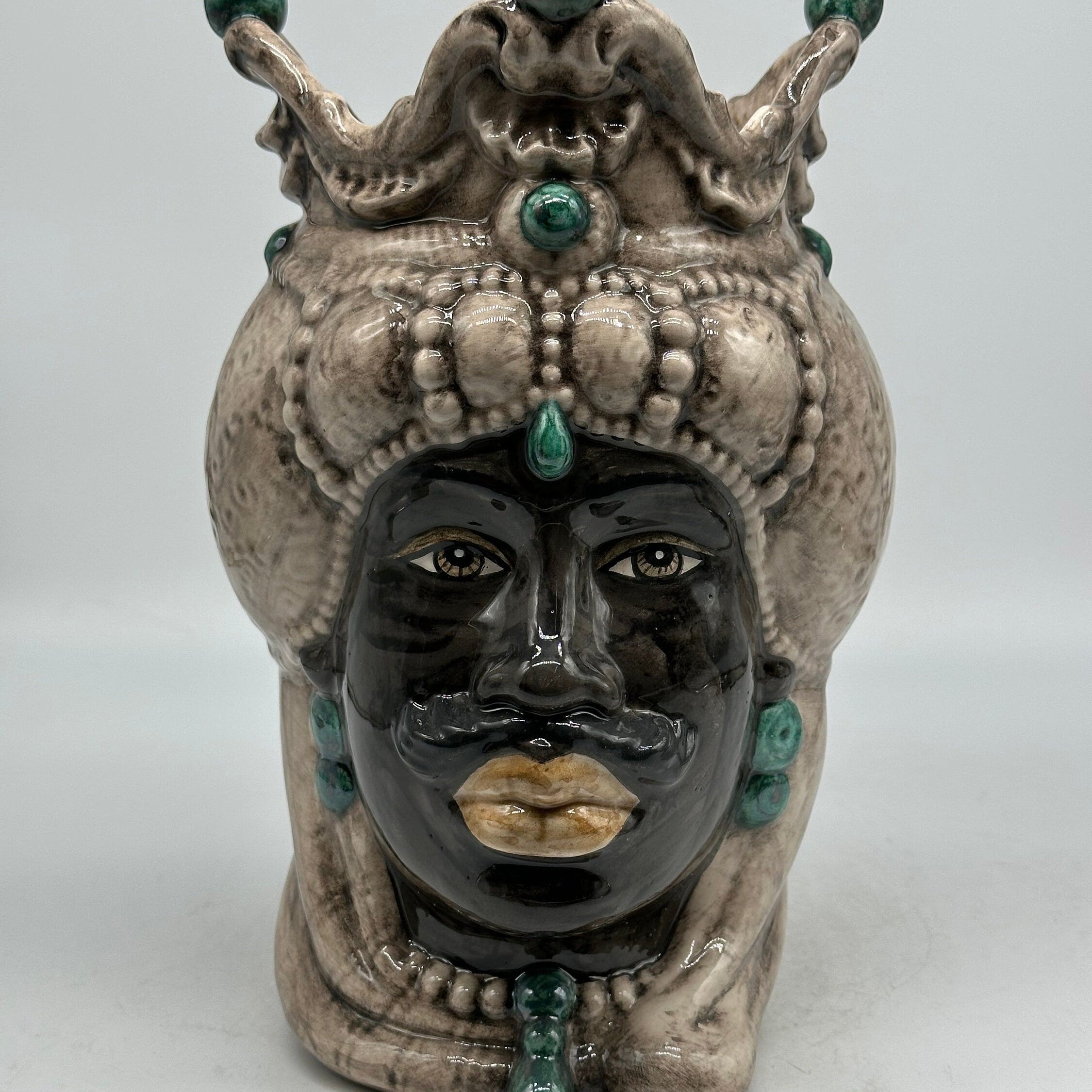 Teste di Moro Emiro Ceramica Caltagirone cm H.30 L.18 Artigianale Écru Sfere Verde