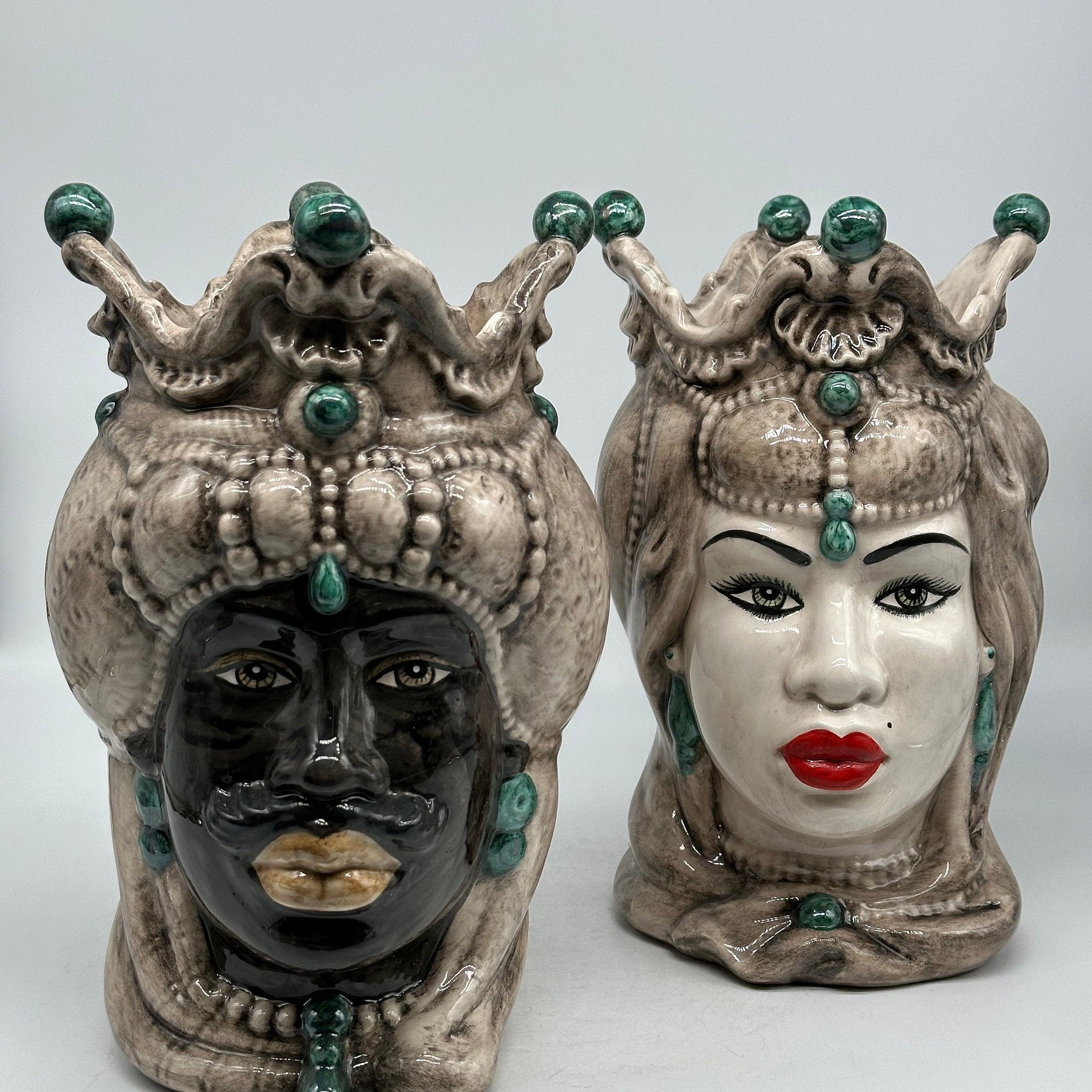 Teste di Moro Emiro Ceramica Caltagirone cm H.30 L.18 Artigianale Écru Sfere Verde