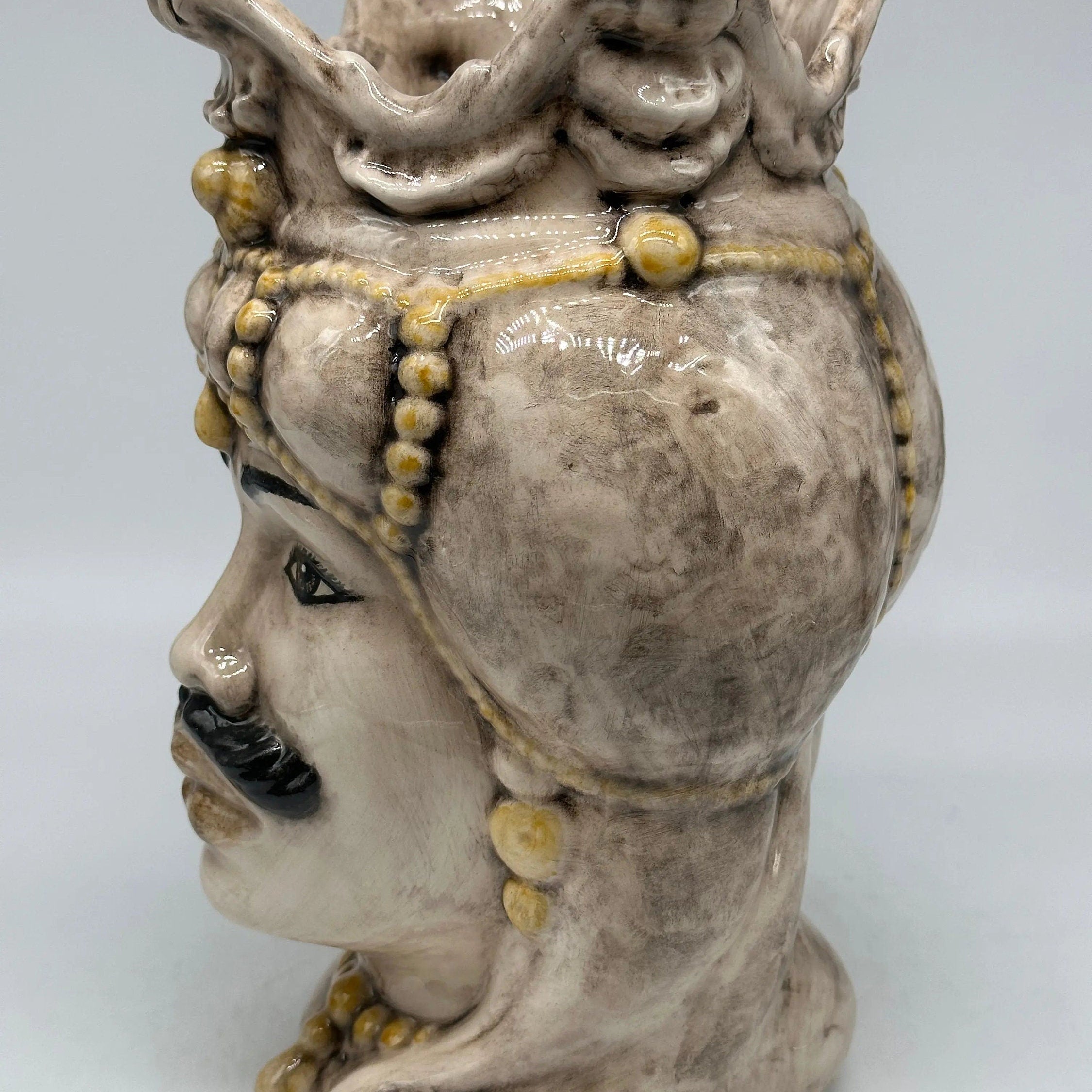 Teste di Moro Emiro Ceramica Caltagirone cm H.30 L.18 Artigianale Écru Sfere Giallo DD CERAMICHE SICILIANE