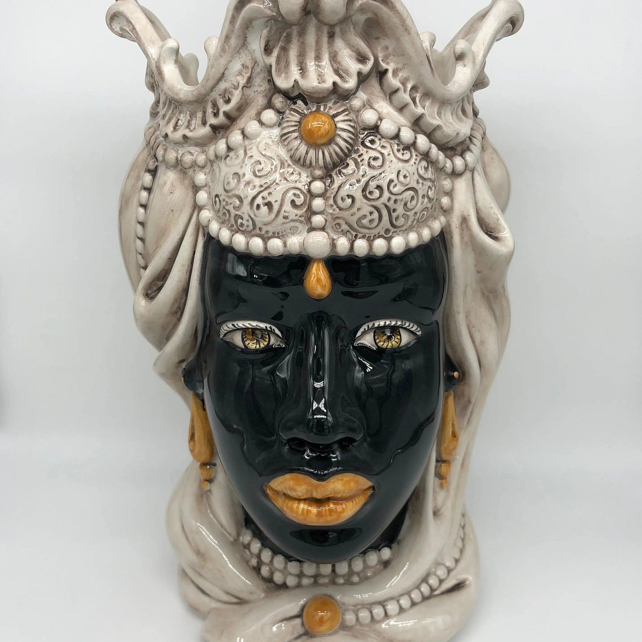 Teste di Moro Emiro Ceramica Caltagirone cm H.38 L.23 Artigianale Écru Sfere Arancio DD CERAMICHE SICILIANE