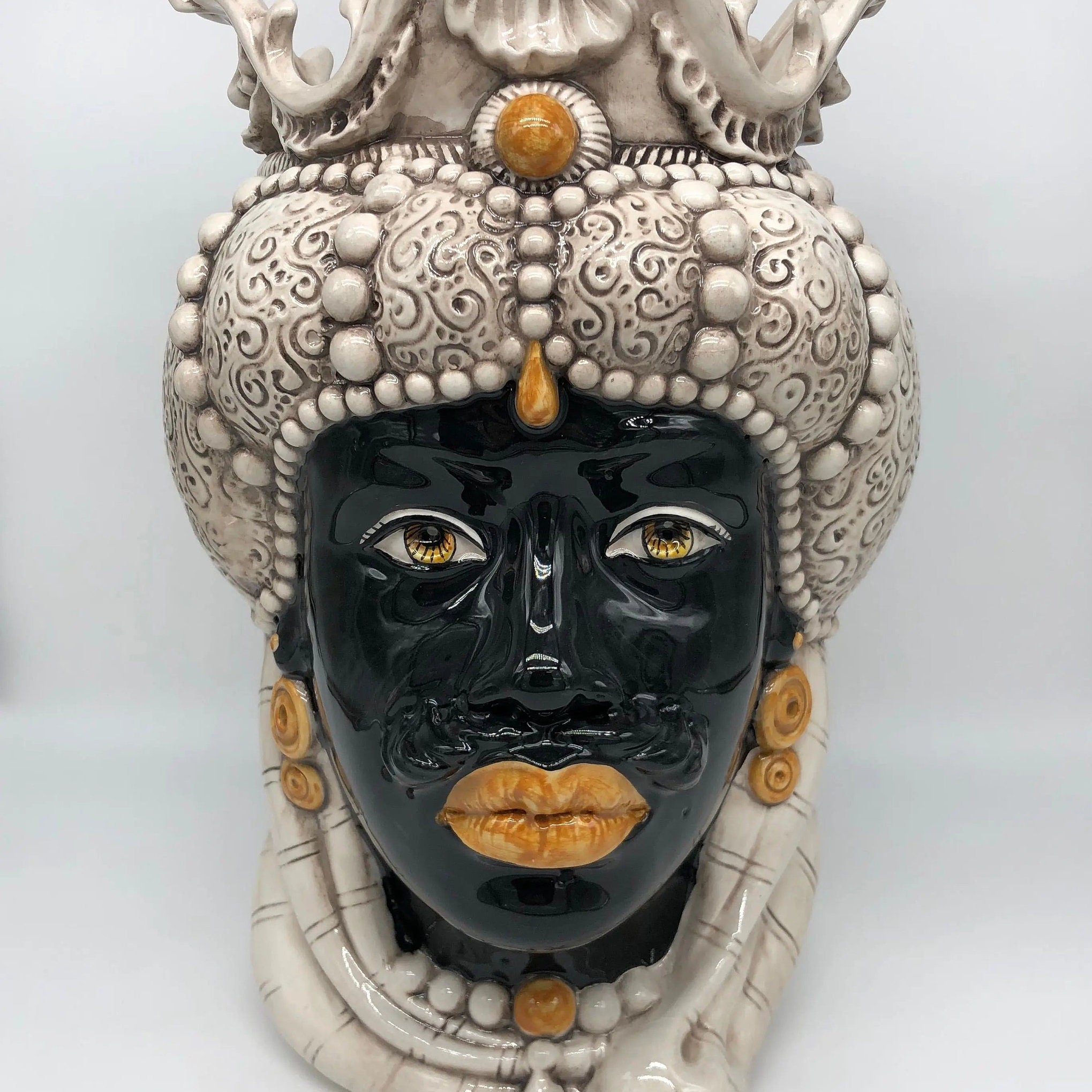 Teste di Moro Emiro Ceramica Caltagirone cm H.38 L.23 Artigianale Écru Sfere Arancio DD CERAMICHE SICILIANE