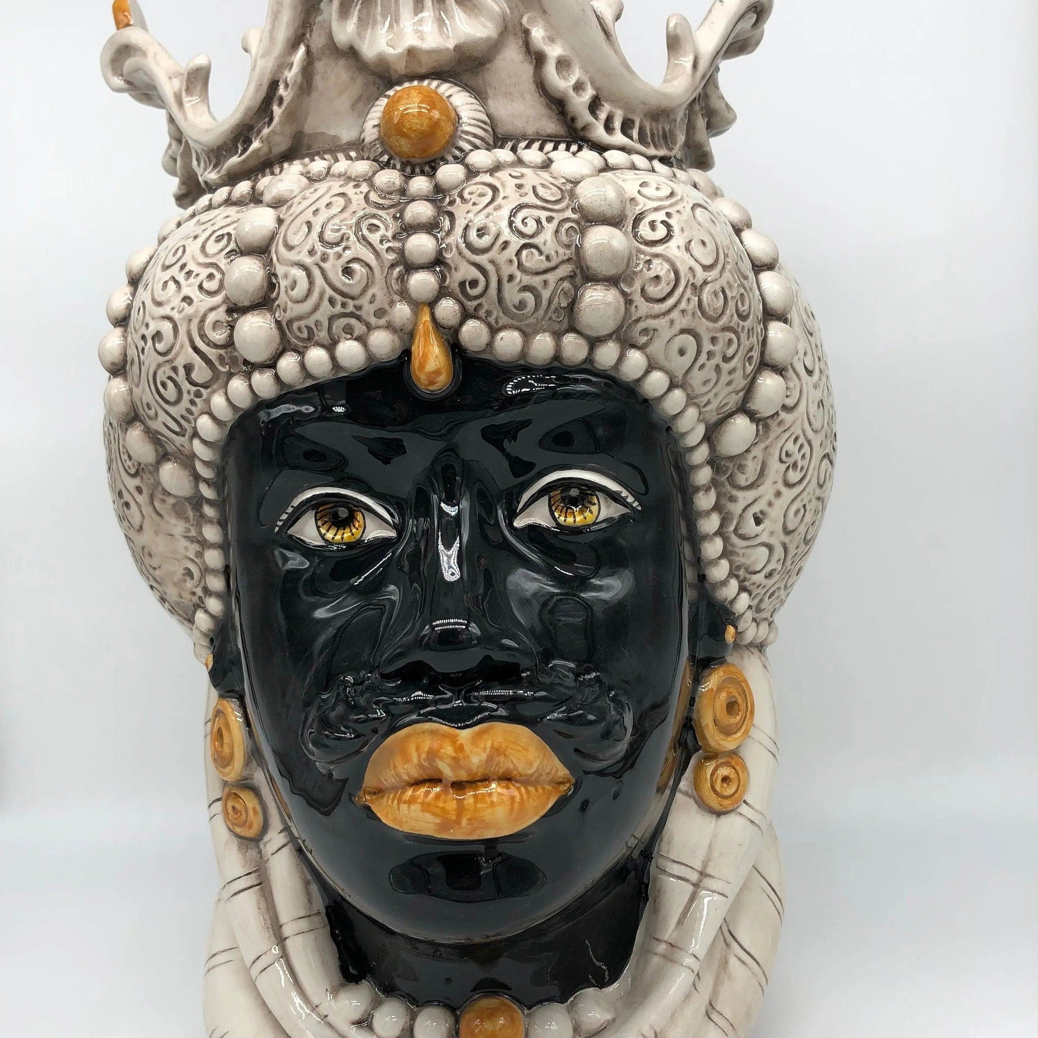 Teste di Moro Emiro Ceramica Caltagirone cm H.38 L.23 Artigianale Écru Sfere Arancio DD CERAMICHE SICILIANE