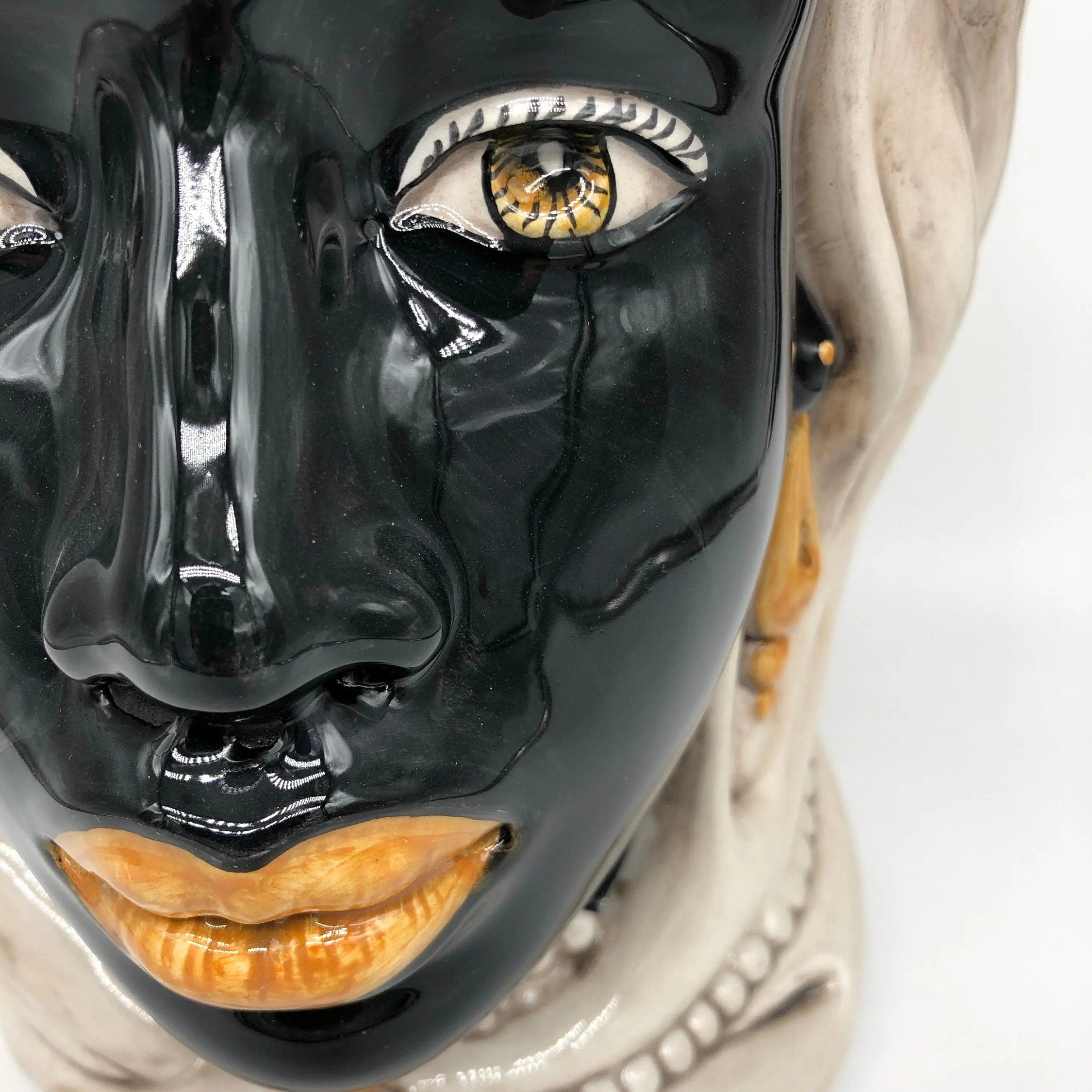 Teste di Moro Emiro Ceramica Caltagirone cm H.38 L.23 Artigianale Écru Sfere Arancio DD CERAMICHE SICILIANE