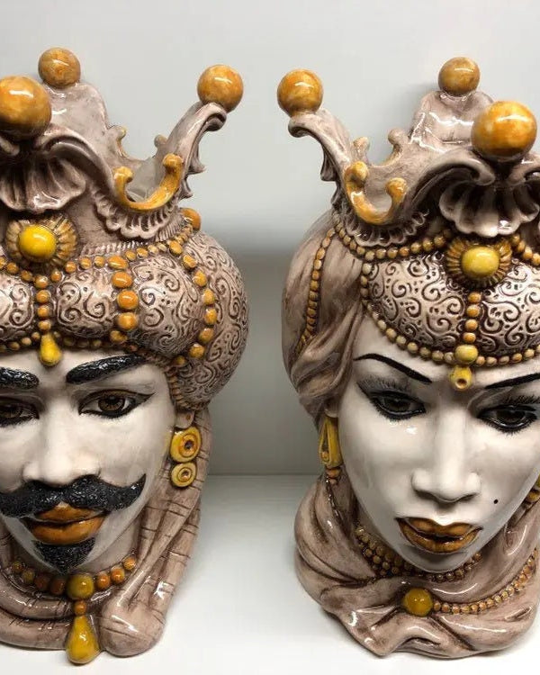 Teste di Moro Emiro Ceramica Caltagirone cm H.45 L.29 Artigianale Écru Sfere Giallo DD CERAMICHE SICILIANE