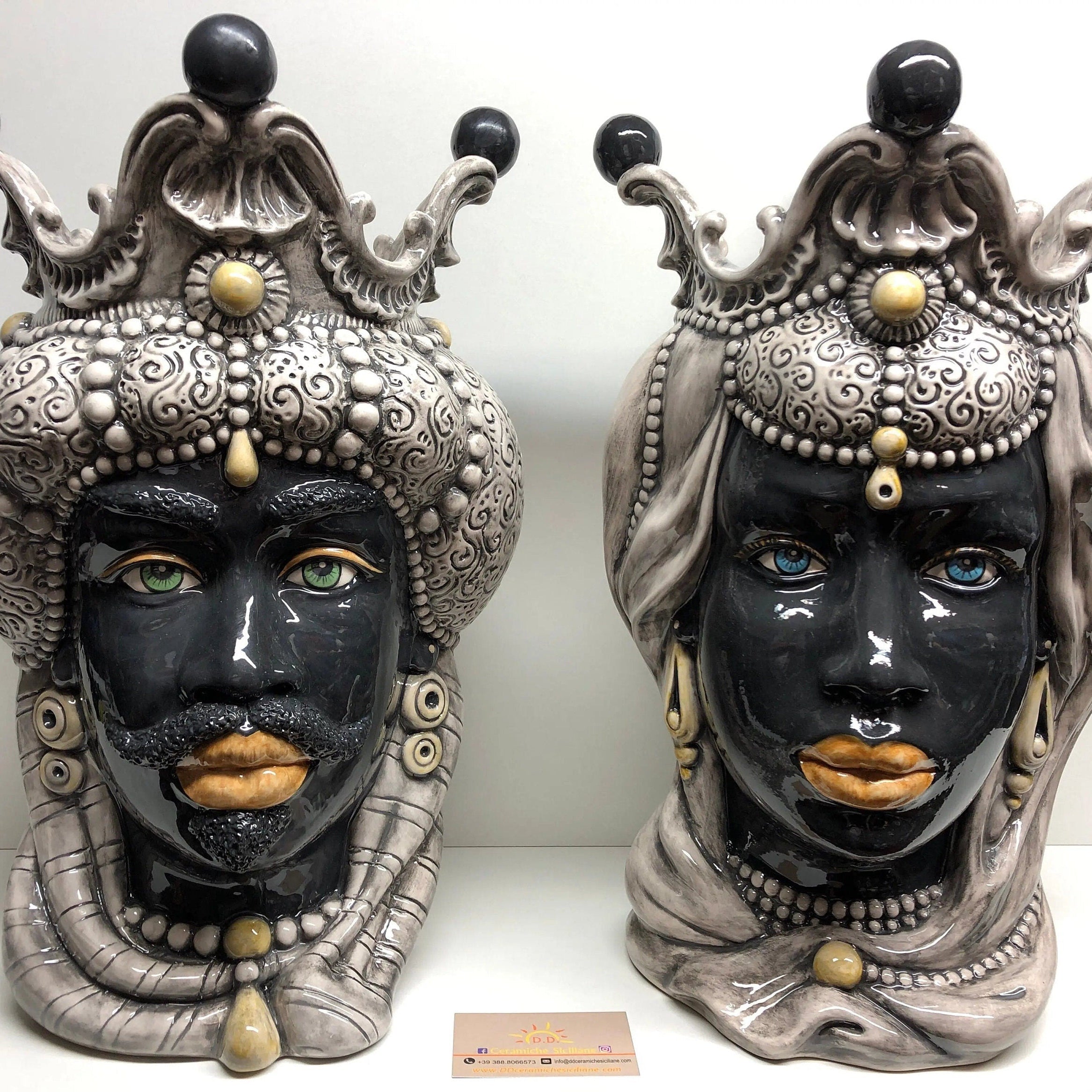 Teste di Moro Emiro Ceramica Caltagirone cm H.45 L.29 Artigianale Écru Sfere Nero DD CERAMICHE SICILIANE