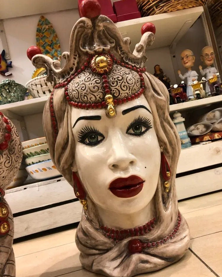 Teste di Moro Emiro Ceramica Caltagirone cm H.45 L.29 Artigianale Écru Oro Sfere Rosso DD CERAMICHE SICILIANE