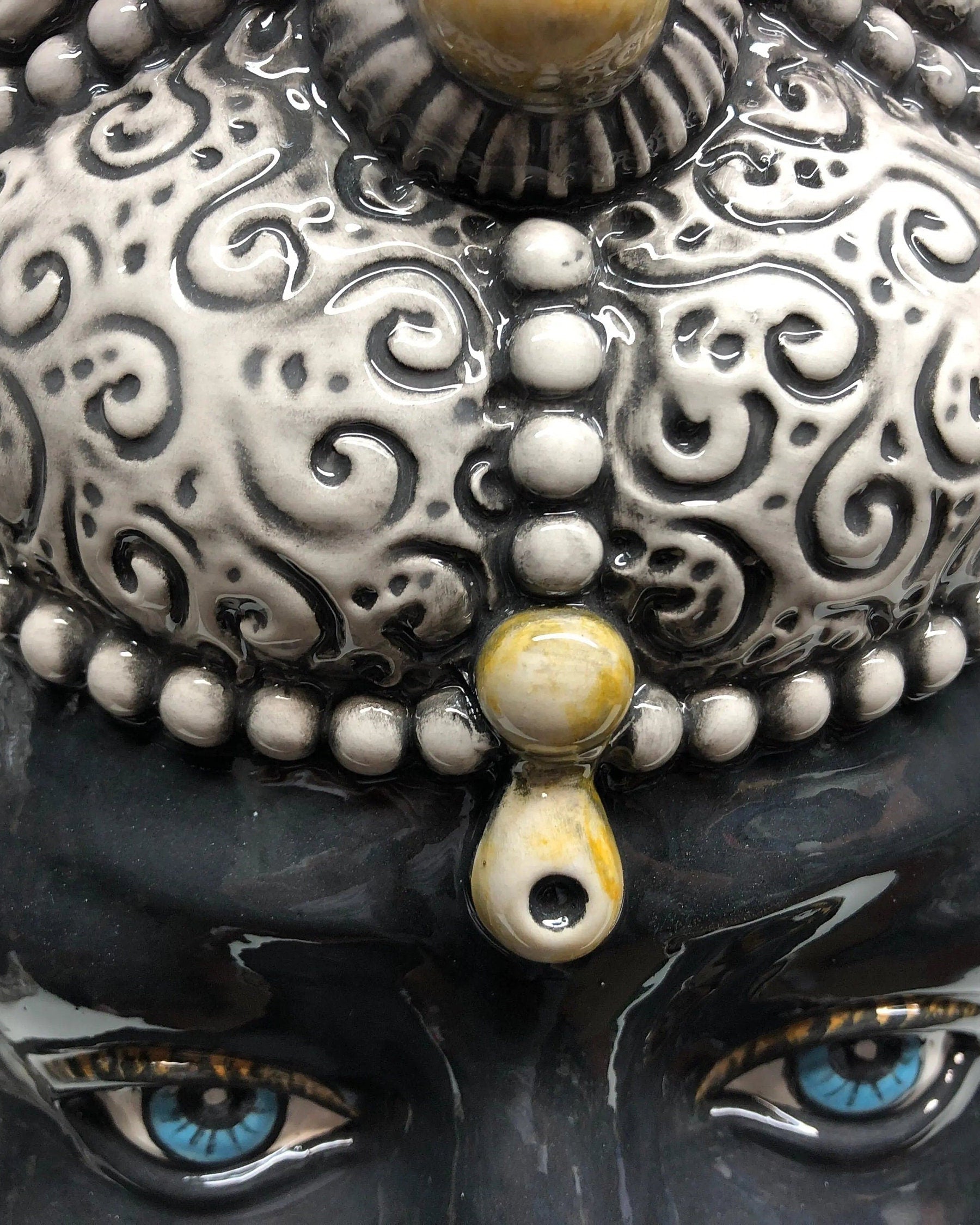 Teste di Moro Emiro Ceramica Caltagirone cm H.45 L.29 Artigianale Écru Sfere Nero DD CERAMICHE SICILIANE