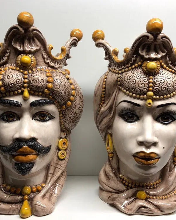 Teste di Moro Emiro Ceramica Caltagirone cm H.45 L.29 Artigianale Écru Sfere Giallo DD CERAMICHE SICILIANE