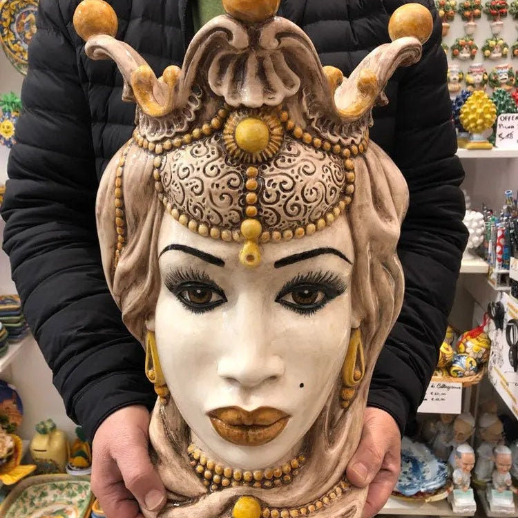 Teste di Moro Emiro Ceramica Caltagirone cm H.45 L.29 Artigianale Écru Sfere Giallo DD CERAMICHE SICILIANE