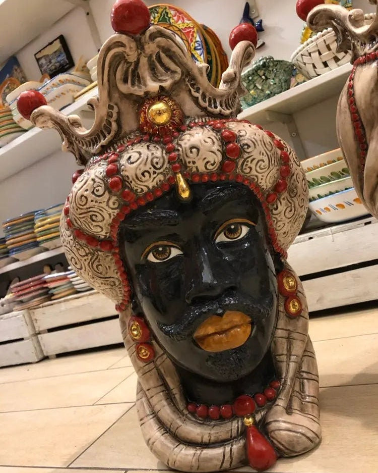 Teste di Moro Emiro Ceramica Caltagirone cm H.45 L.29 Artigianale Écru Oro Sfere Rosso DD CERAMICHE SICILIANE