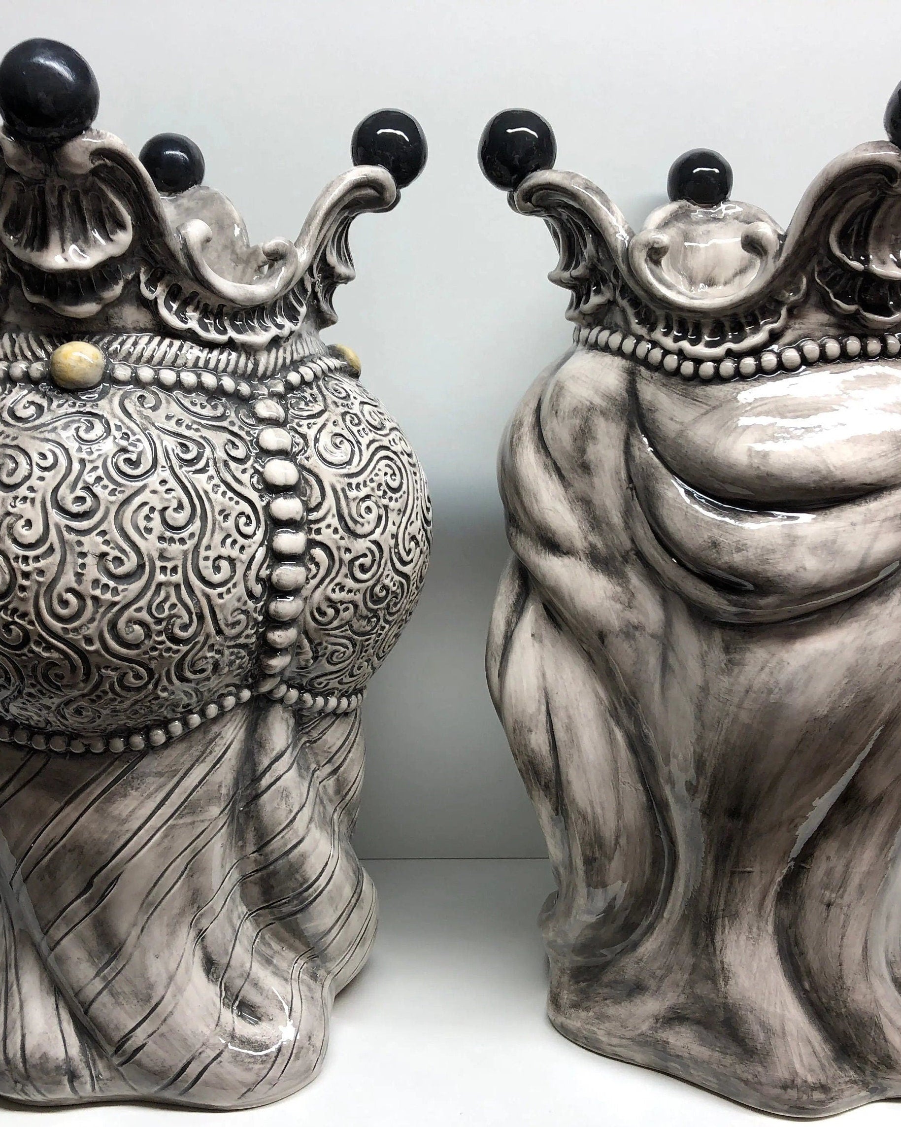 Teste di Moro Emiro Ceramica Caltagirone cm H.45 L.29 Artigianale Écru Sfere Nero DD CERAMICHE SICILIANE