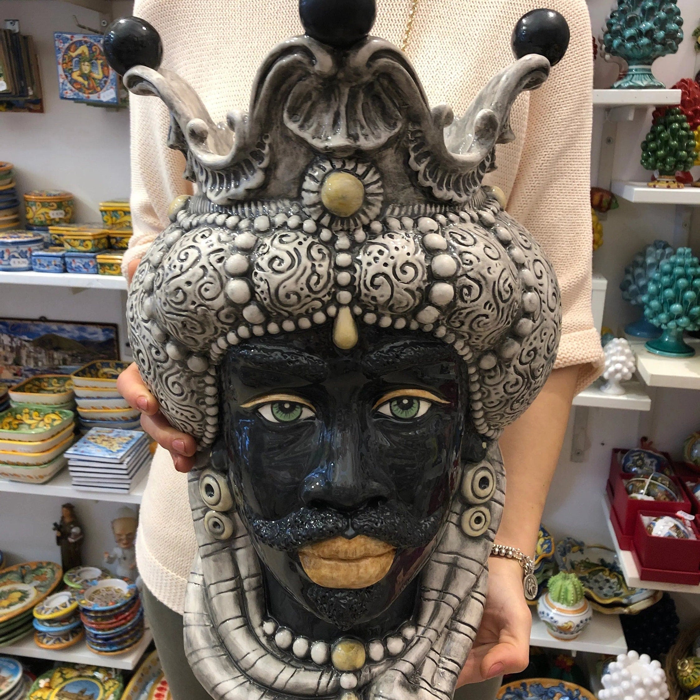 Teste di Moro Emiro Ceramica Caltagirone cm H.45 L.29 Artigianale Écru Sfere Nero DD CERAMICHE SICILIANE