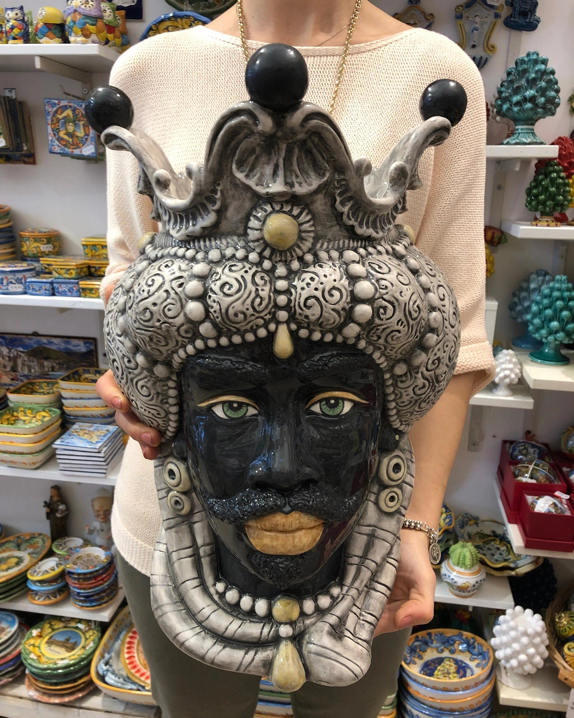 Teste di Moro Emiro Ceramica Caltagirone cm H.45 L.29 Artigianale Écru Sfere Nero DD CERAMICHE SICILIANE