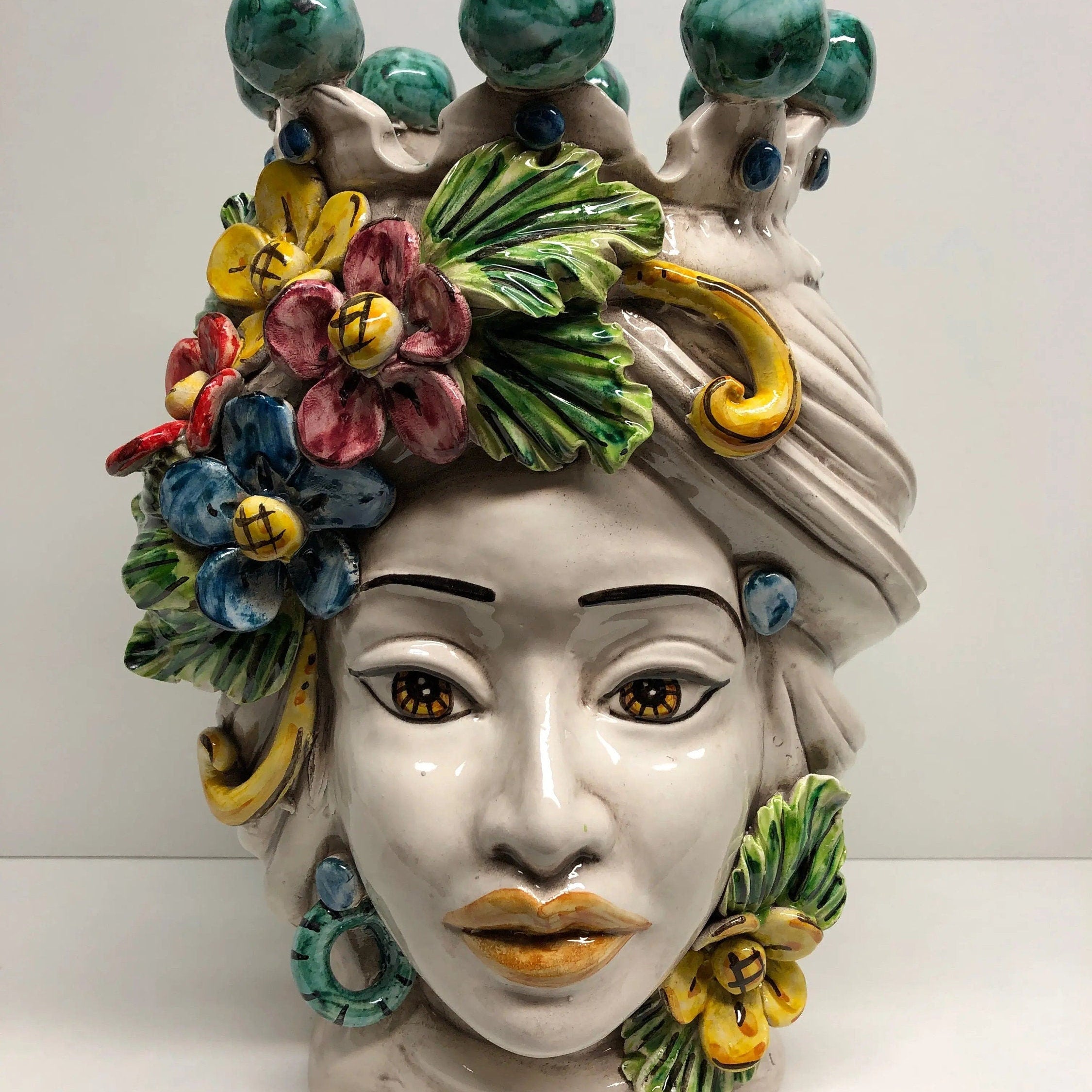 Teste di Moro Fiori Ceramica Caltagirone cm H.30 L.21 Artigianale Corona con Sfere Verde DD CERAMICHE SICILIANE