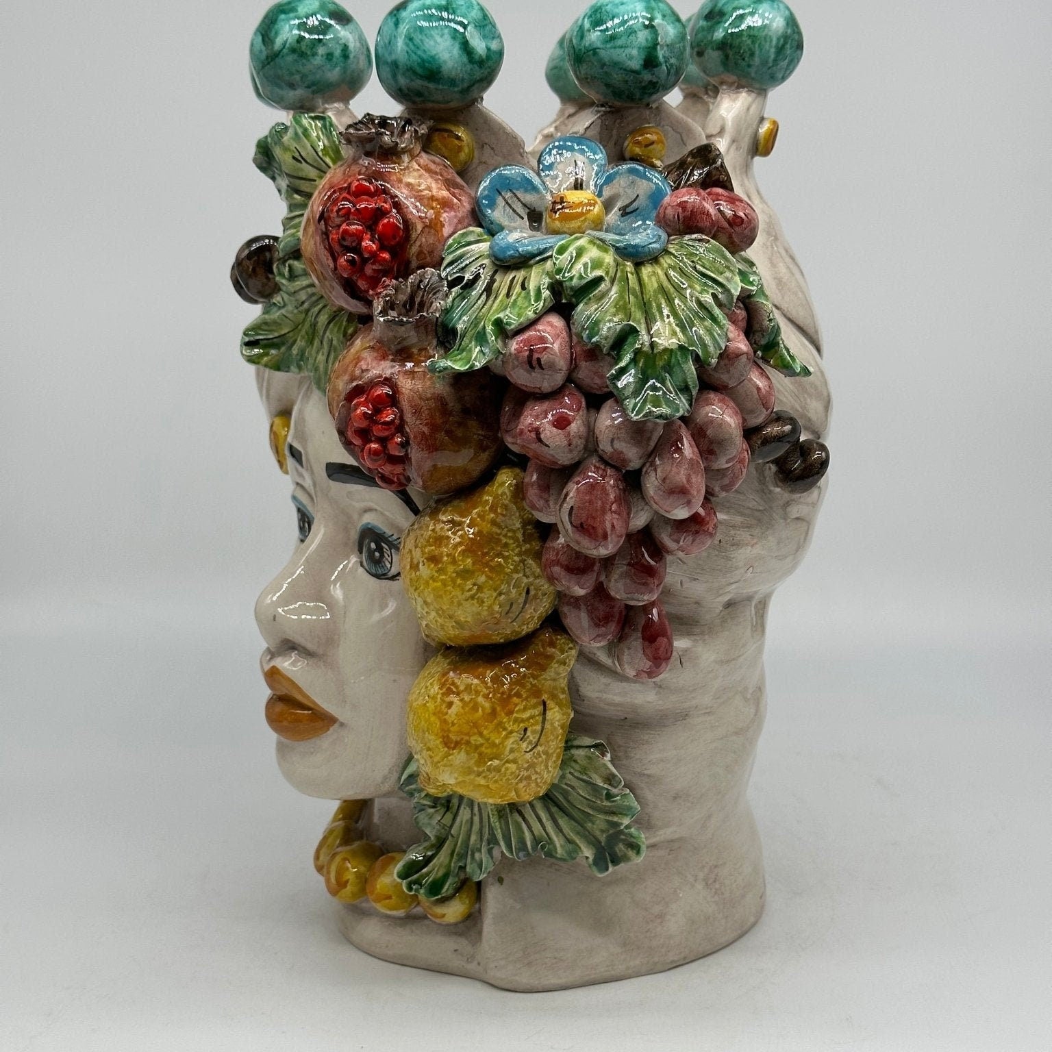 Teste di Moro Fiori e Frutta Ceramica Caltagirone cm H.30 L.23 Artigianale Corona con Sfere Verde - DD CERAMICHE SICILIANE