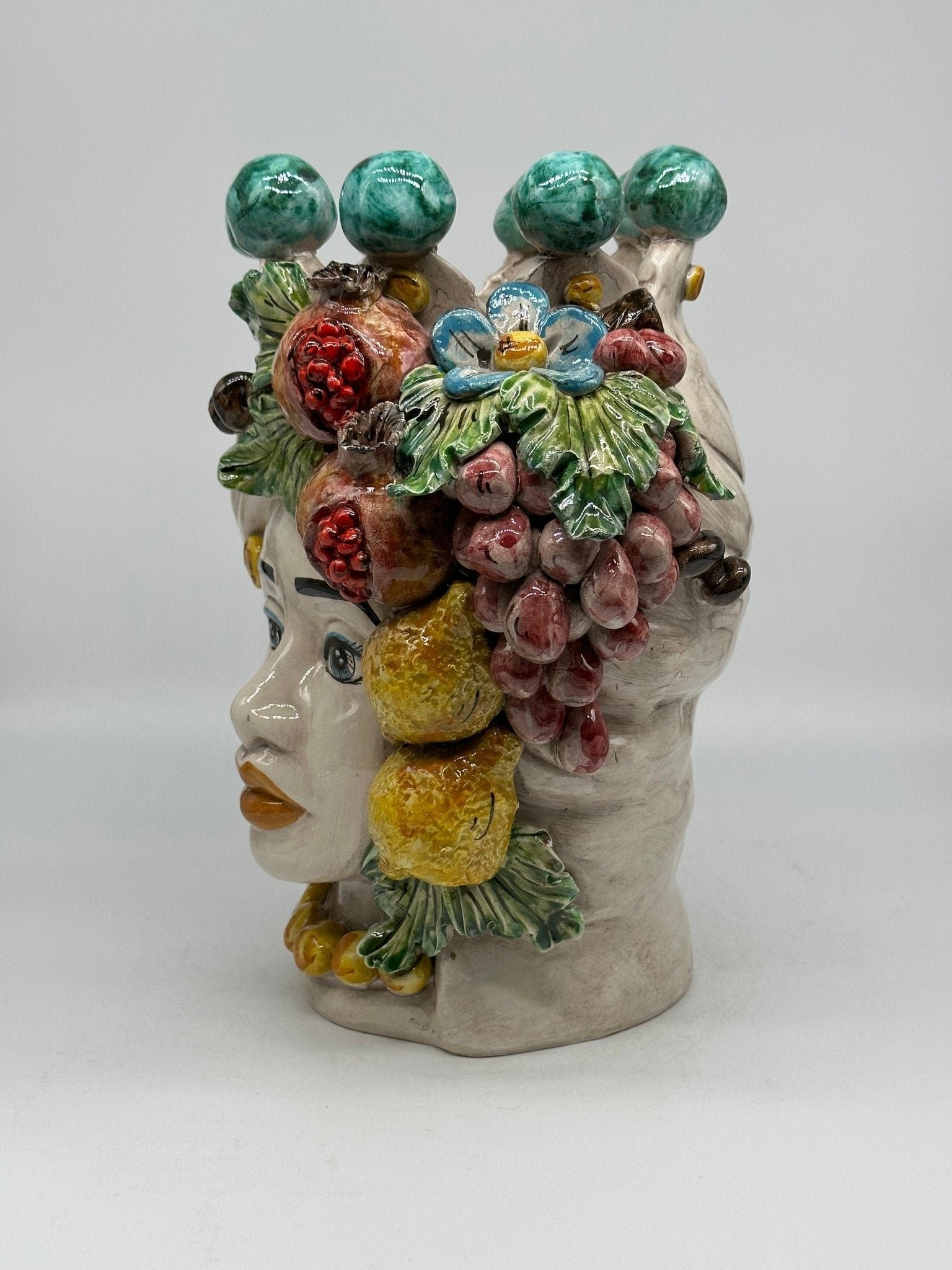 Teste di Moro Fiori e Frutta Ceramica Caltagirone cm H.30 L.23 Artigianale Corona con Sfere Verde - DD CERAMICHE SICILIANE