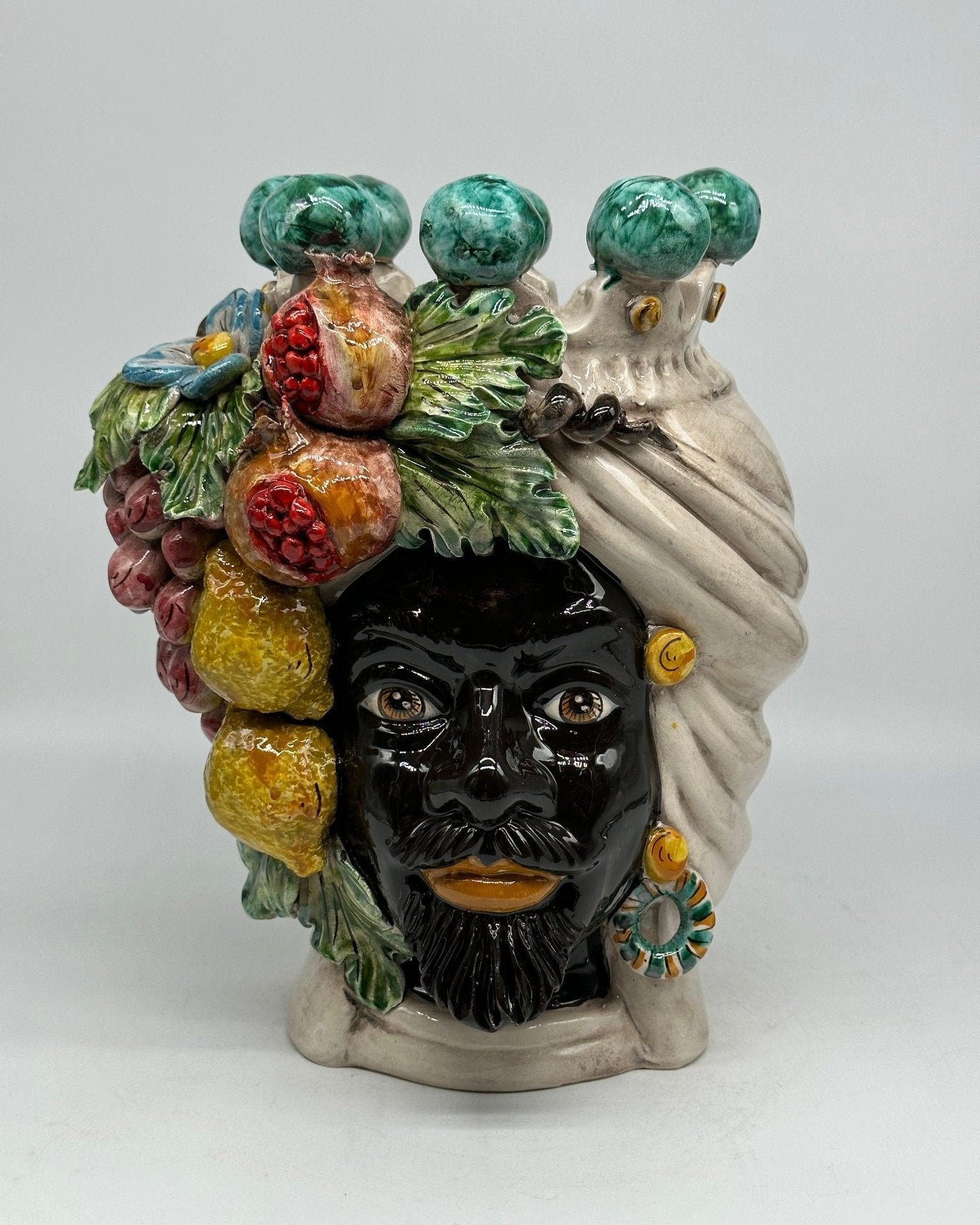 Teste di Moro Fiori e Frutta Ceramica Caltagirone cm H.30 L.23 Artigianale Corona con Sfere Verde - DD CERAMICHE SICILIANE
