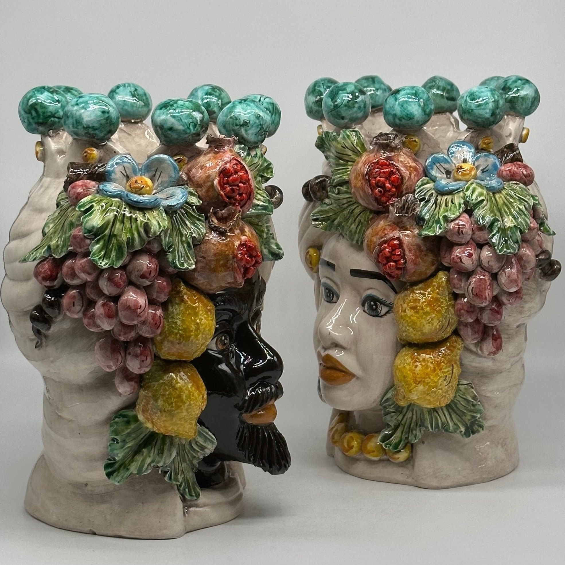 Teste di Moro Fiori e Frutta Ceramica Caltagirone cm H.30 L.23 Artigianale Corona con Sfere Verde - DD CERAMICHE SICILIANE