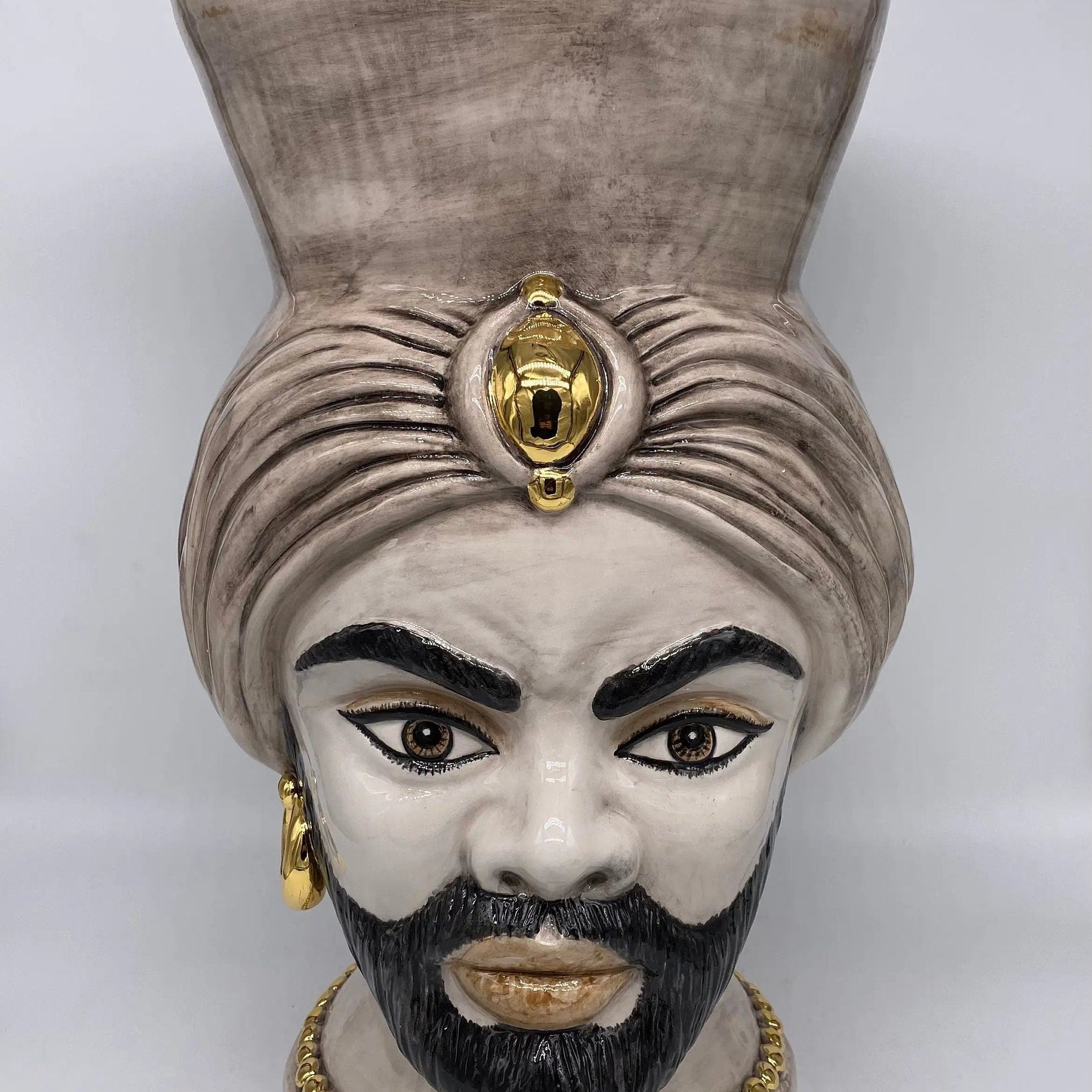 Teste di Moro Iris Ceramica Caltagirone cm H.40 L.23 Artigianale Écru Oro Zecchino DD CERAMICHE SICILIANE