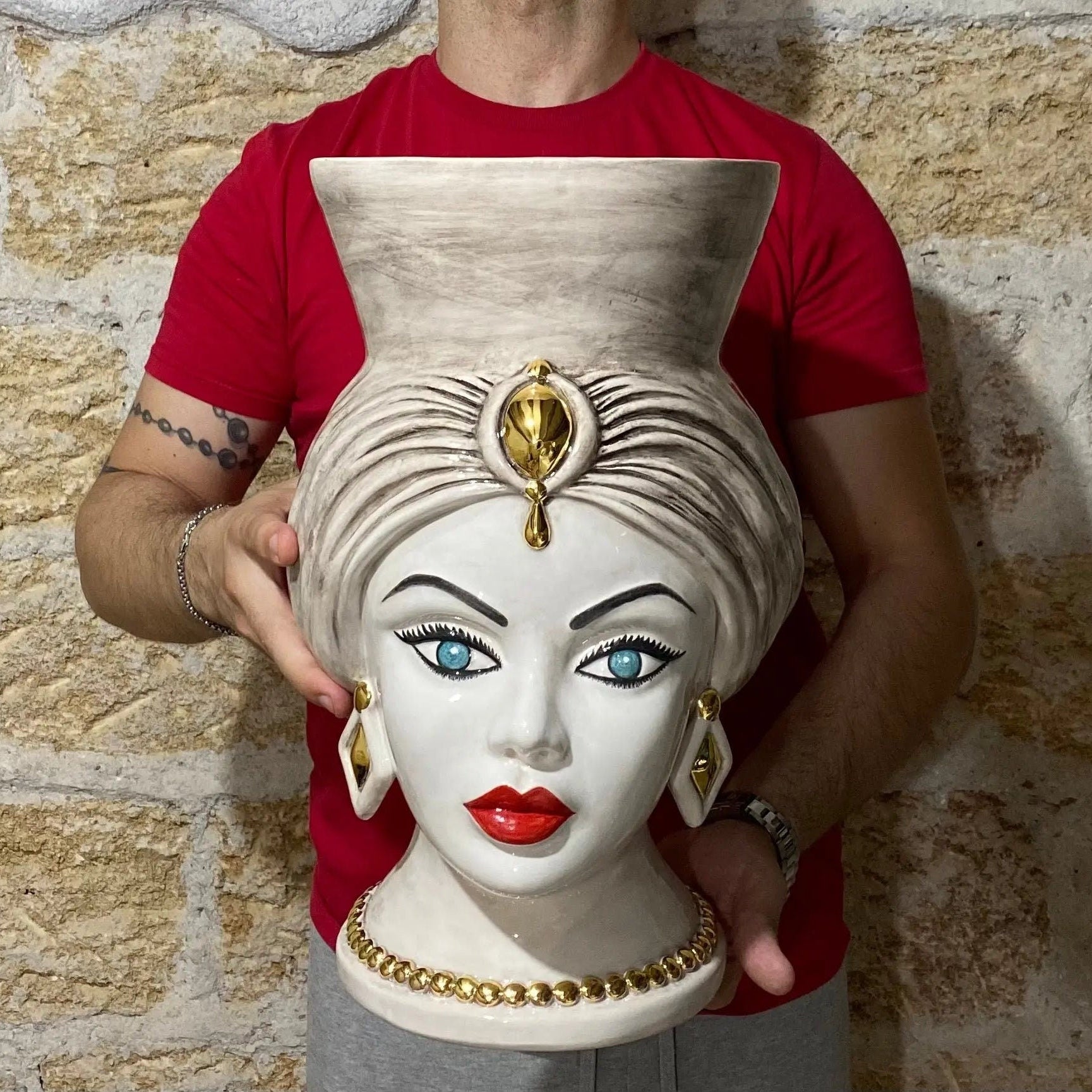 Teste di Moro Iris Ceramica Caltagirone cm H.40 L.23 Artigianale Écru Oro Zecchino DD CERAMICHE SICILIANE