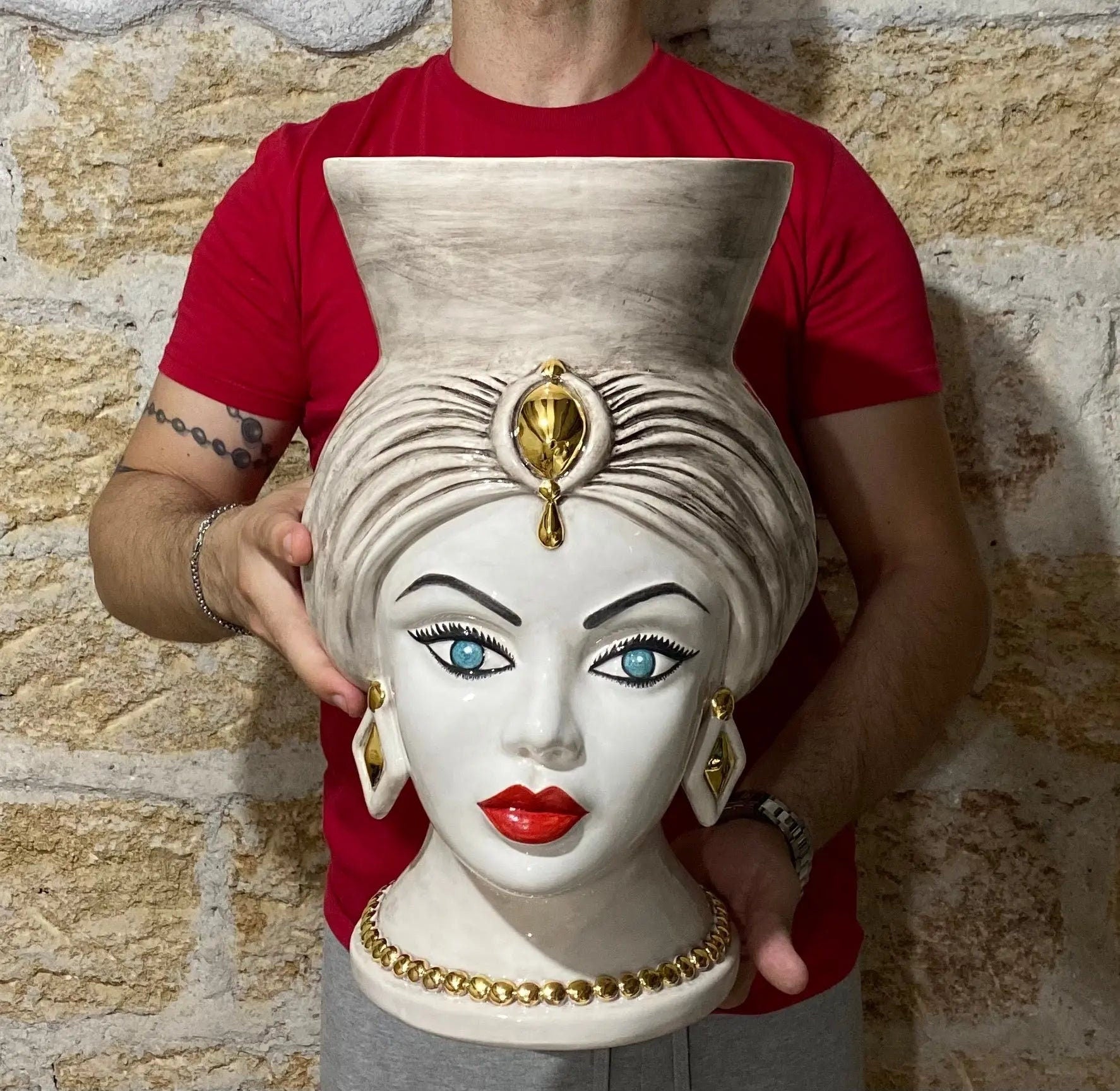 Teste di Moro Iris Ceramica Caltagirone cm H.40 L.23 Artigianale Écru Oro Zecchino DD CERAMICHE SICILIANE