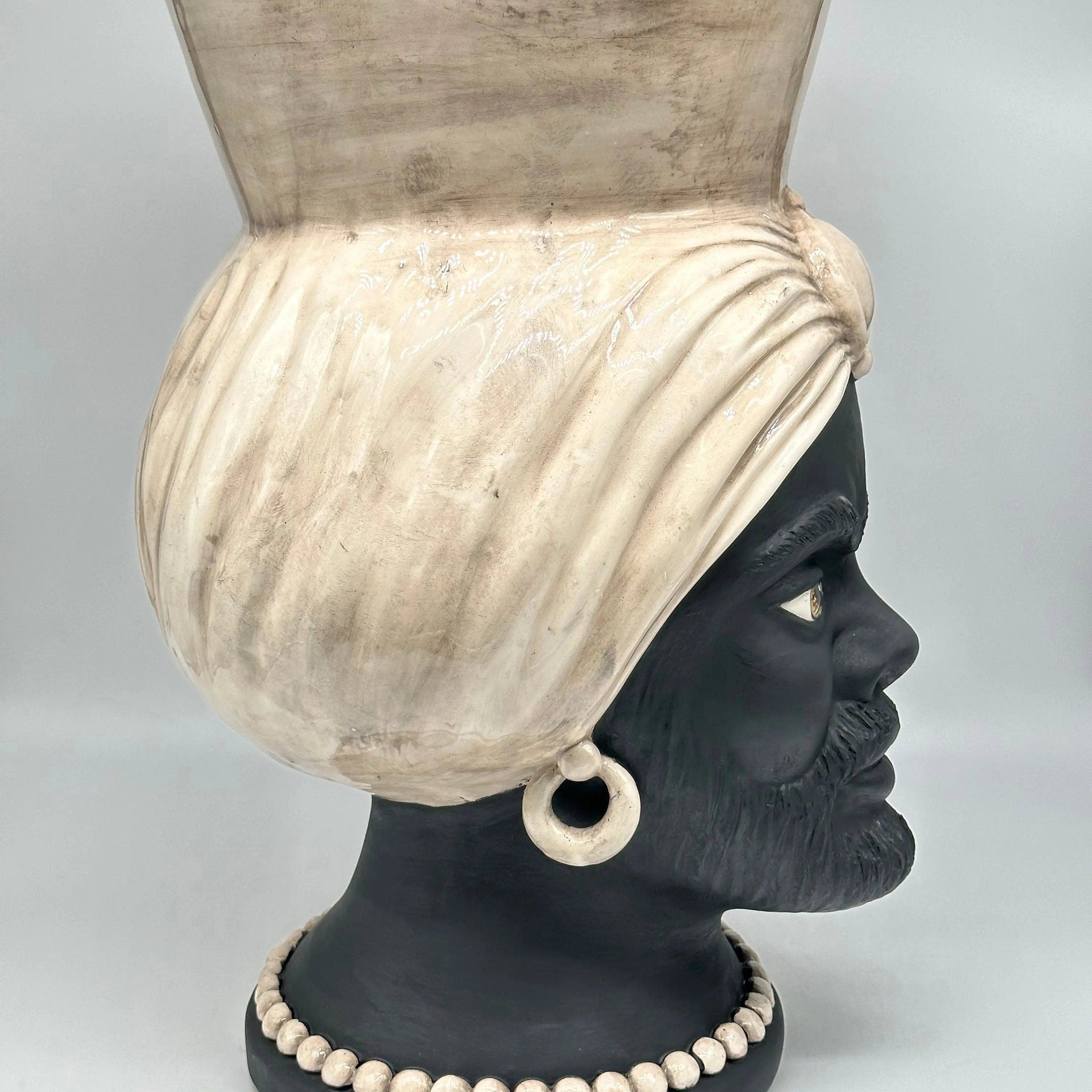 Teste di Moro Iris Ceramica Caltagirone cm H.40 L.23 Artigianale Écru Nero Opaco DD CERAMICHE SICILIANE