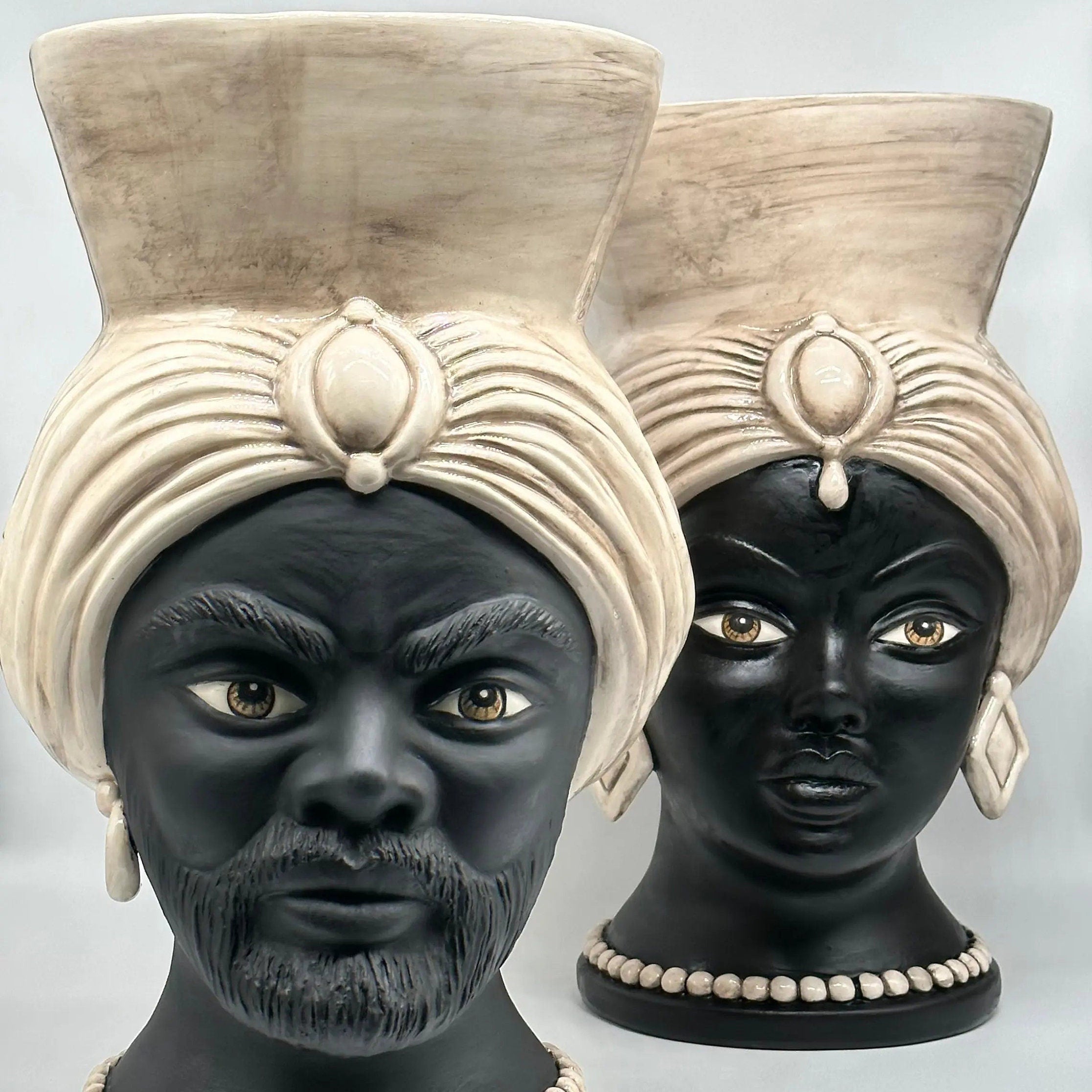 Teste di Moro Iris Ceramica Caltagirone cm H.40 L.23 Artigianale Écru Nero Opaco DD CERAMICHE SICILIANE