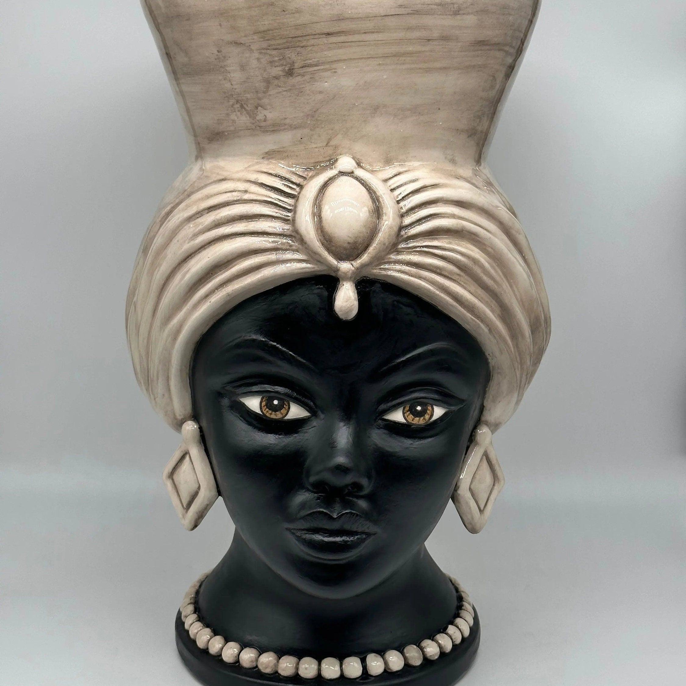 Teste di Moro Iris Ceramica Caltagirone cm H.40 L.23 Artigianale Écru Nero Opaco DD CERAMICHE SICILIANE