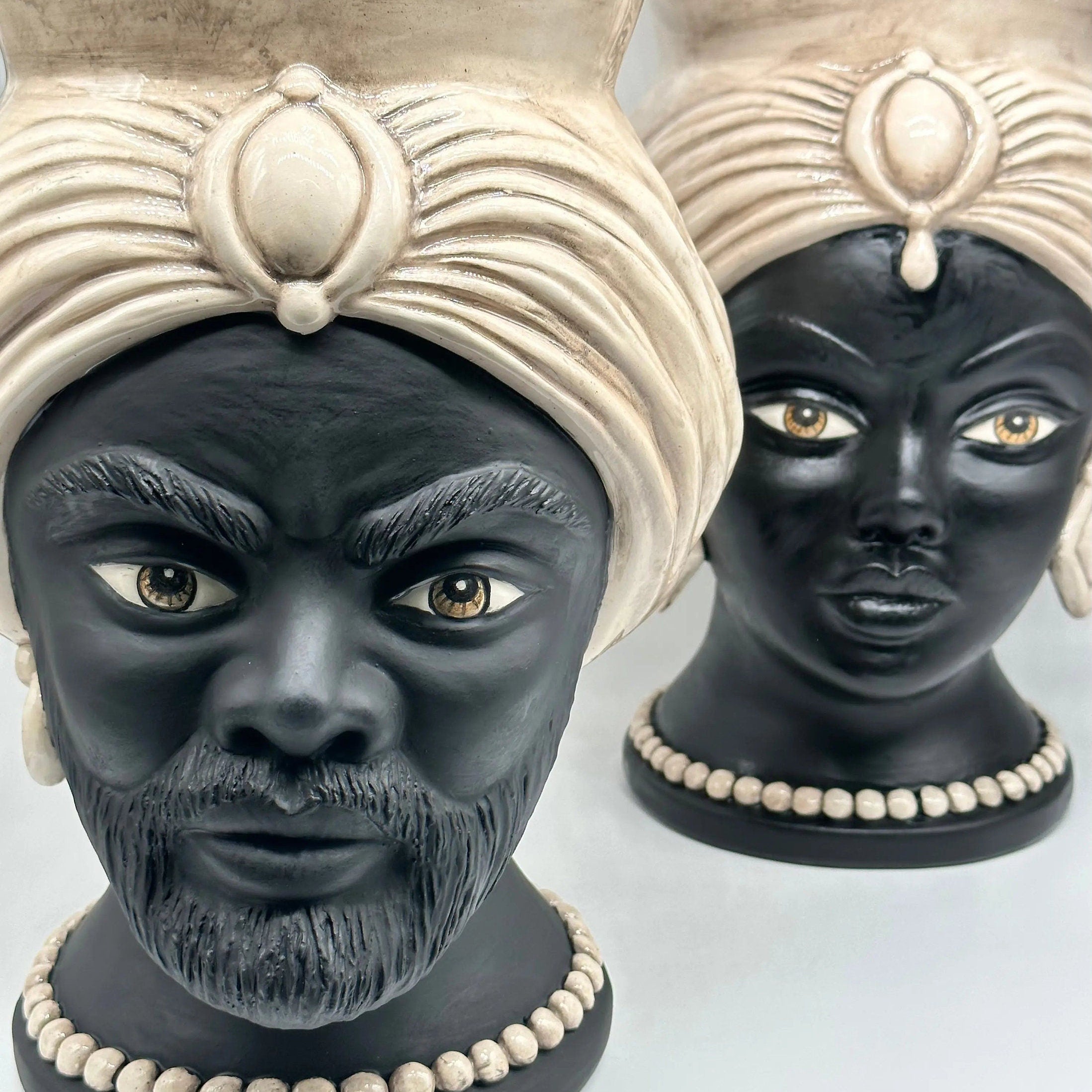 Teste di Moro Iris Ceramica Caltagirone cm H.40 L.23 Artigianale Écru Nero Opaco DD CERAMICHE SICILIANE