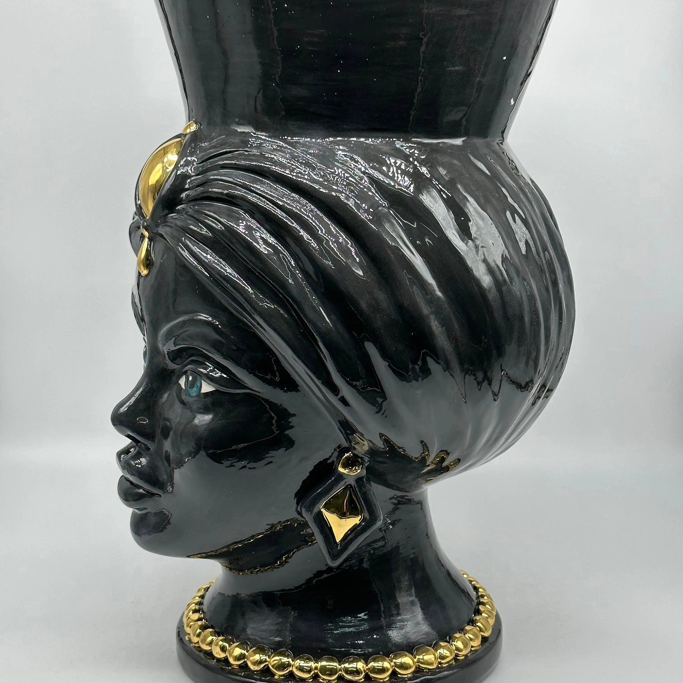 Teste di Moro Iris Ceramica Caltagirone cm H.40 L.23 Artigianale Nero Oro Zecchino DD CERAMICHE SICILIANE