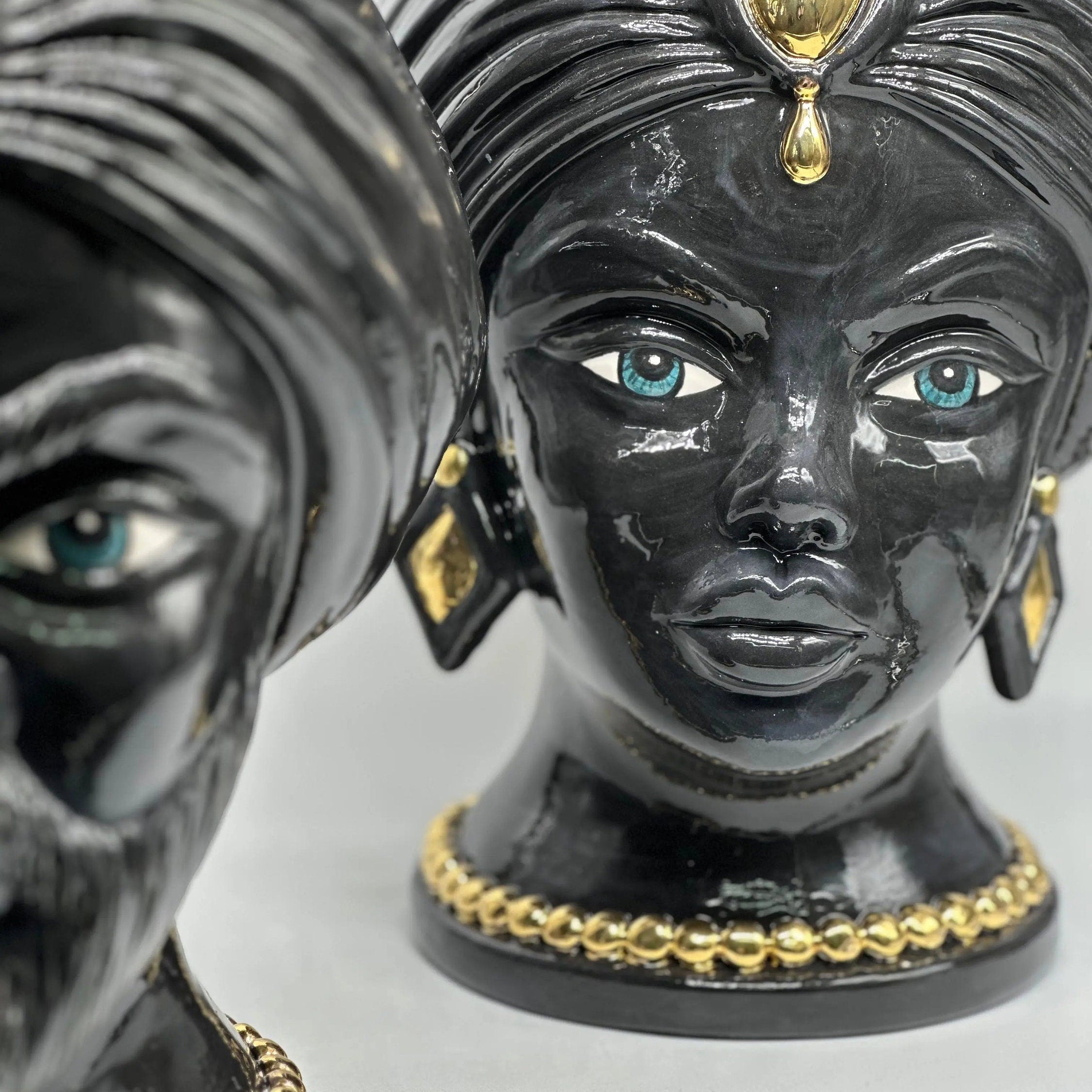 Teste di Moro Iris Ceramica Caltagirone cm H.40 L.23 Artigianale Nero Oro Zecchino DD CERAMICHE SICILIANE