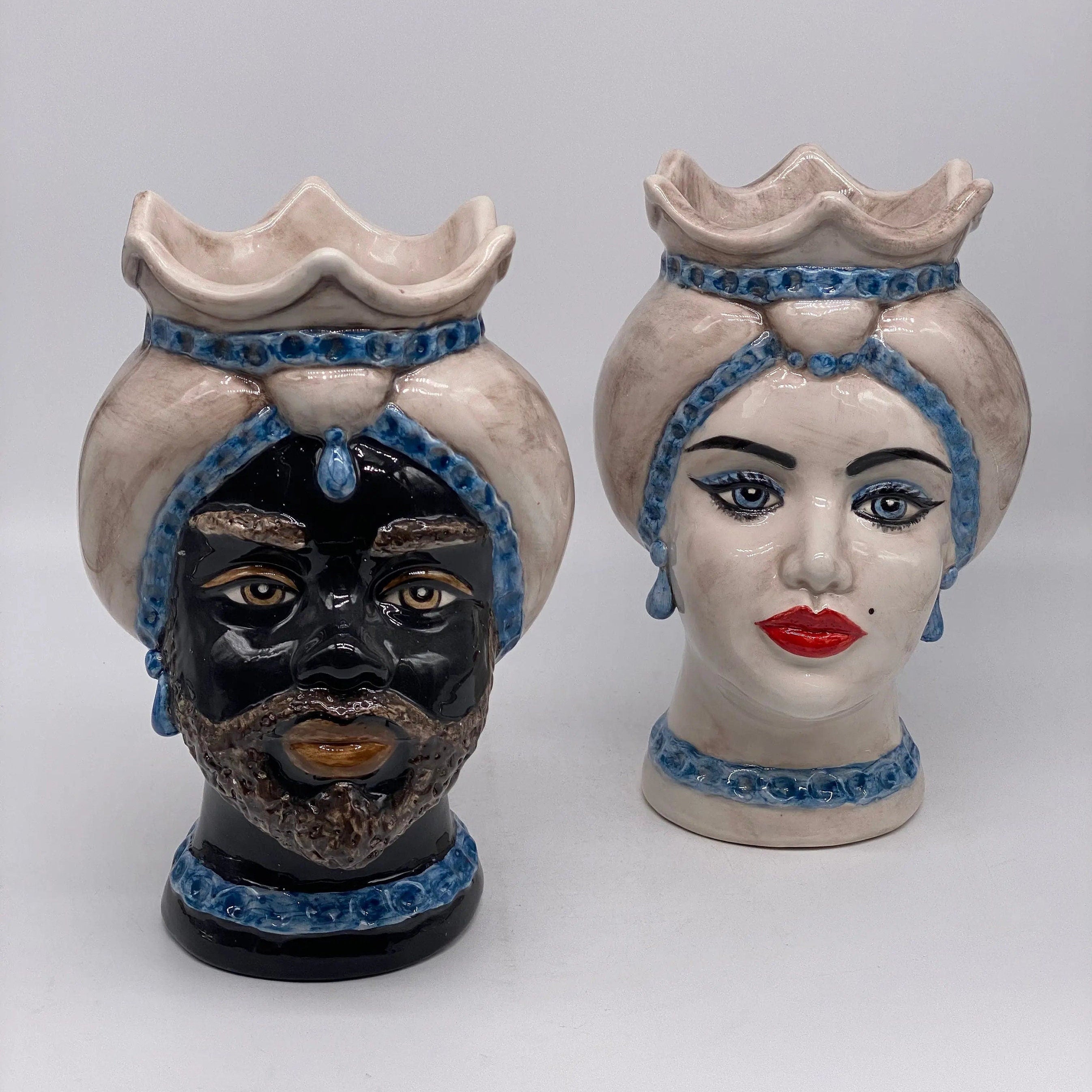 Teste di Moro Luis Ceramica Caltagirone cm H.22 L.15 Artigianale Turbante Liscio Écru Blu DD CERAMICHE SICILIANE