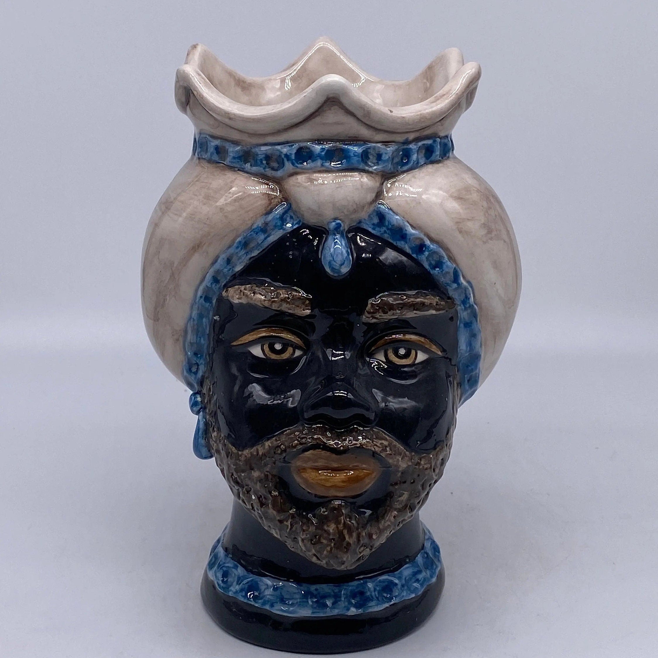 Teste di Moro Luis Ceramica Caltagirone cm H.22 L.15 Artigianale Turbante Liscio Écru Blu DD CERAMICHE SICILIANE