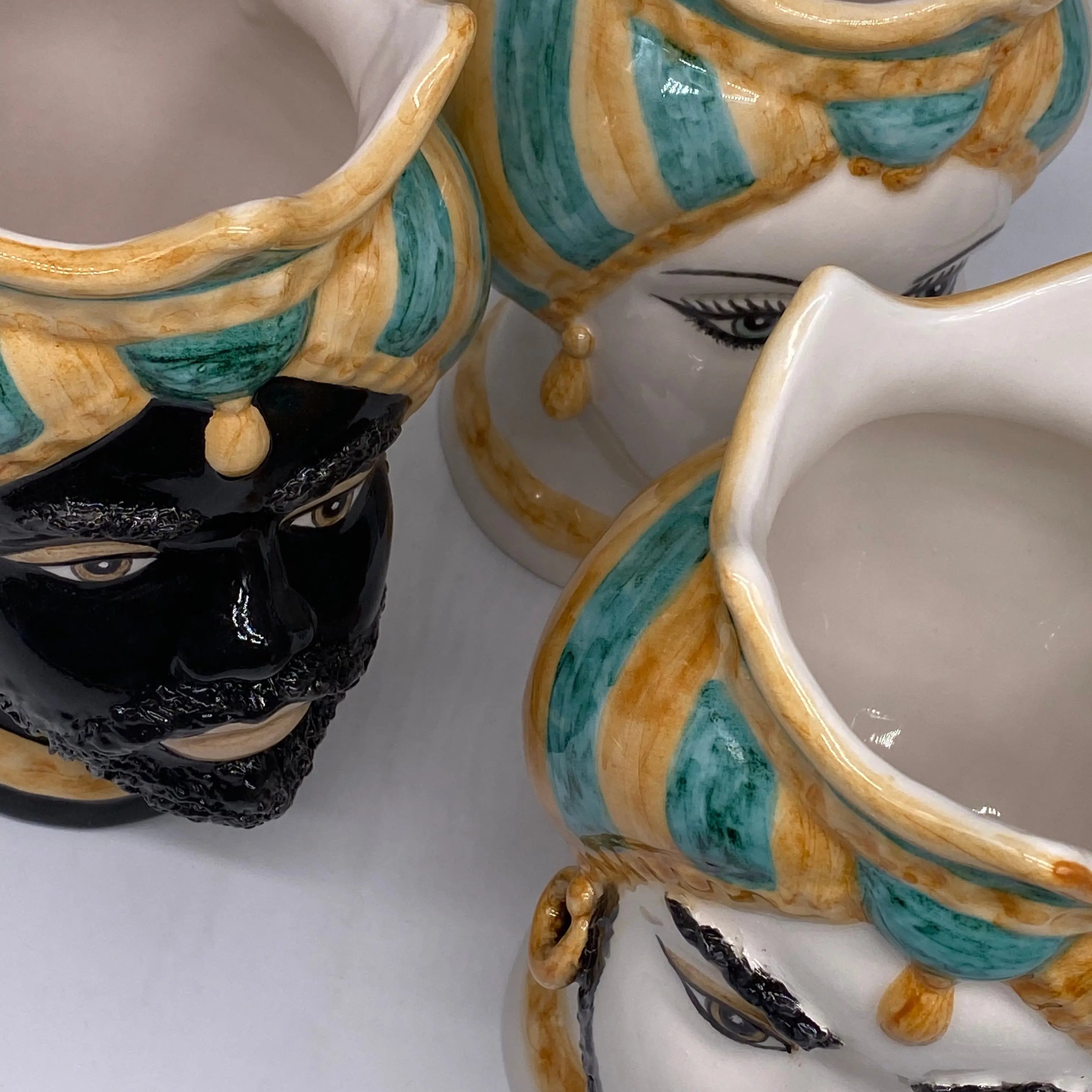 Teste di Moro Luis Ceramica Caltagirone cm H.22 L.15 Artigianale Turbante Liscio Ocra Verde DD CERAMICHE SICILIANE