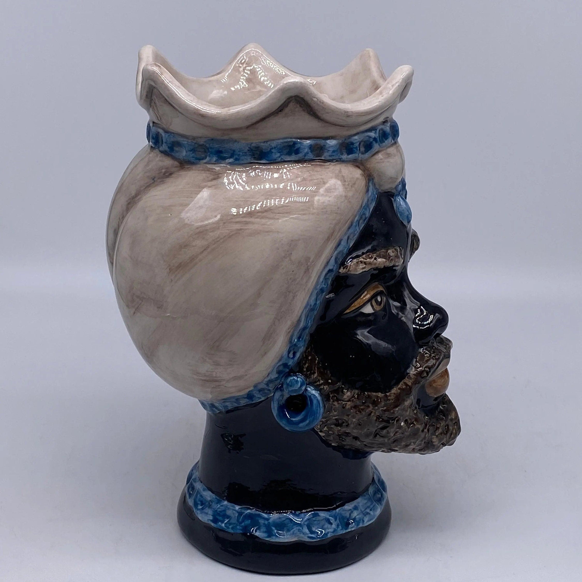 Teste di Moro Luis Ceramica Caltagirone cm H.22 L.15 Artigianale Turbante Liscio Écru Blu DD CERAMICHE SICILIANE