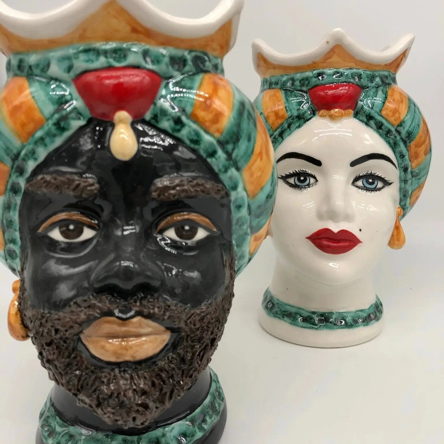 Teste di Moro Luis Ceramica Caltagirone cm H.22 L.15 Artigianale Turbante Liscio Verde Ocra Rosso - DD CERAMICHE SICILIANE