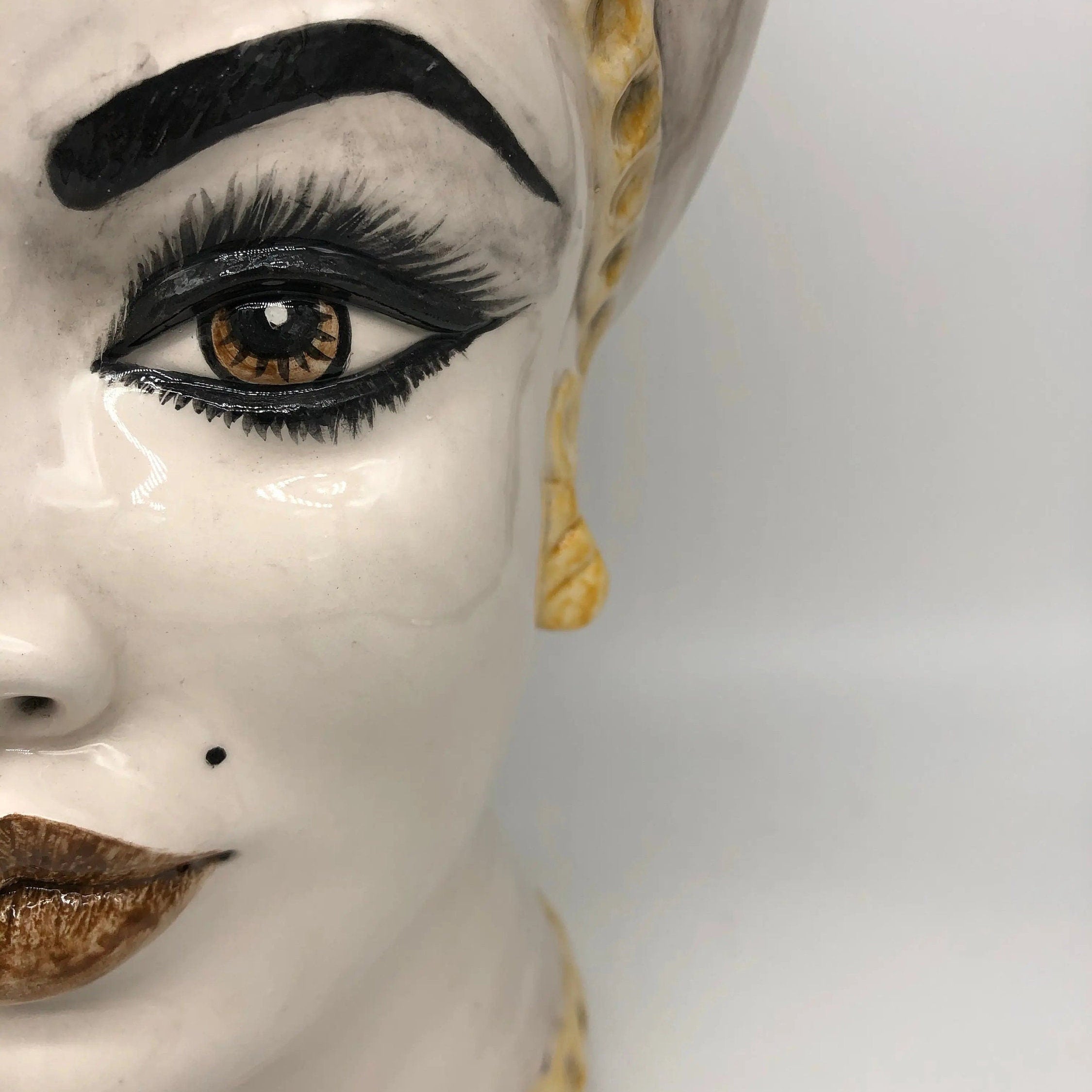 Teste di Moro Luis Ceramica Caltagirone cm H.44 L.23 Artigianale Turbante Liscio Écru Giallo DD CERAMICHE SICILIANE