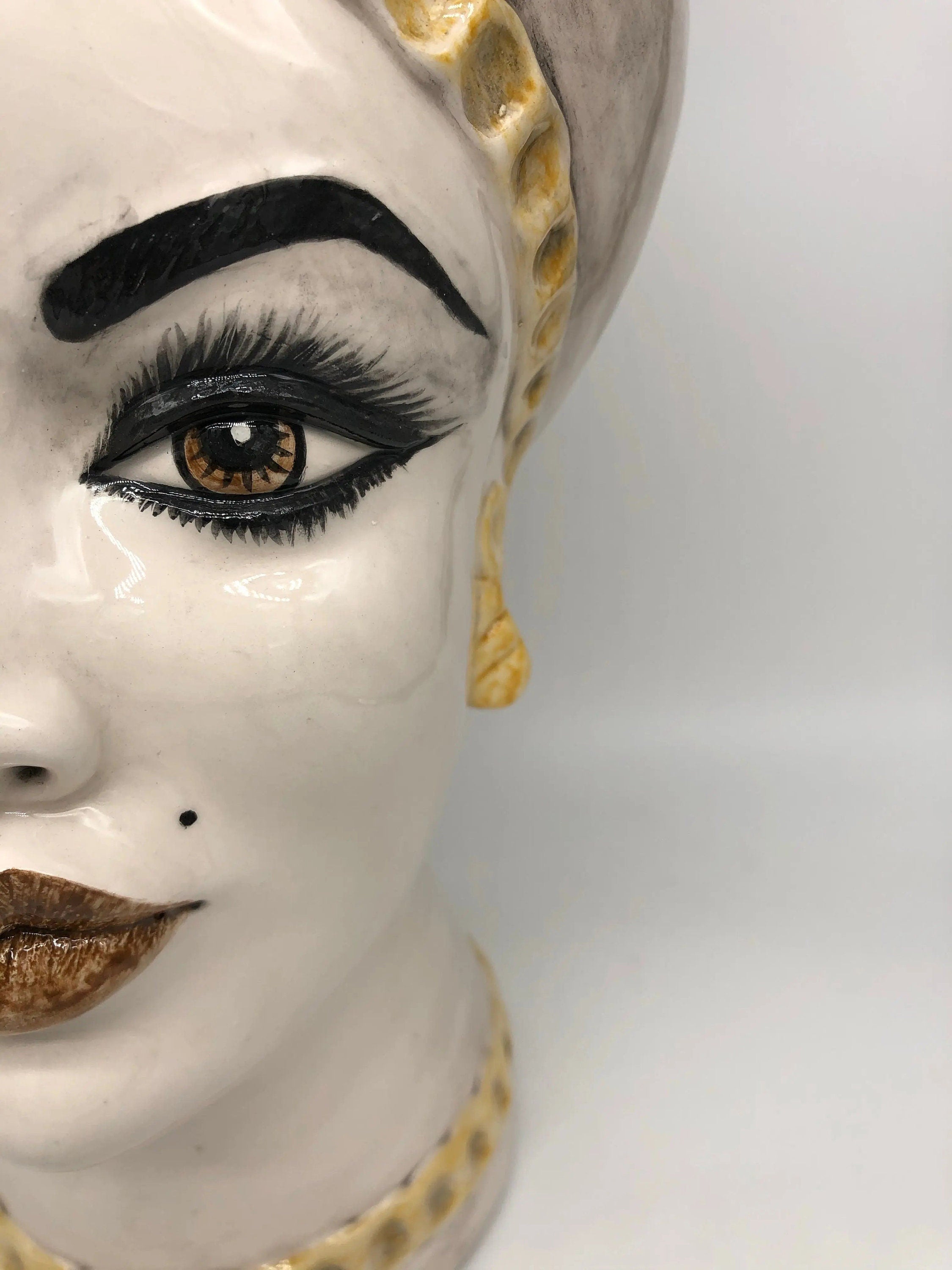 Teste di Moro Luis Ceramica Caltagirone cm H.44 L.23 Artigianale Turbante Liscio Écru Giallo DD CERAMICHE SICILIANE